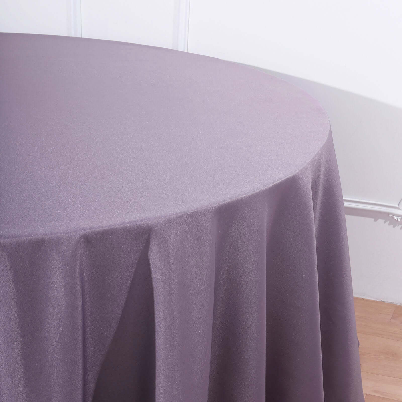 Seamless 132-Inch Round Violet Amethyst Polyester Tablecloth - Chic Table Cover