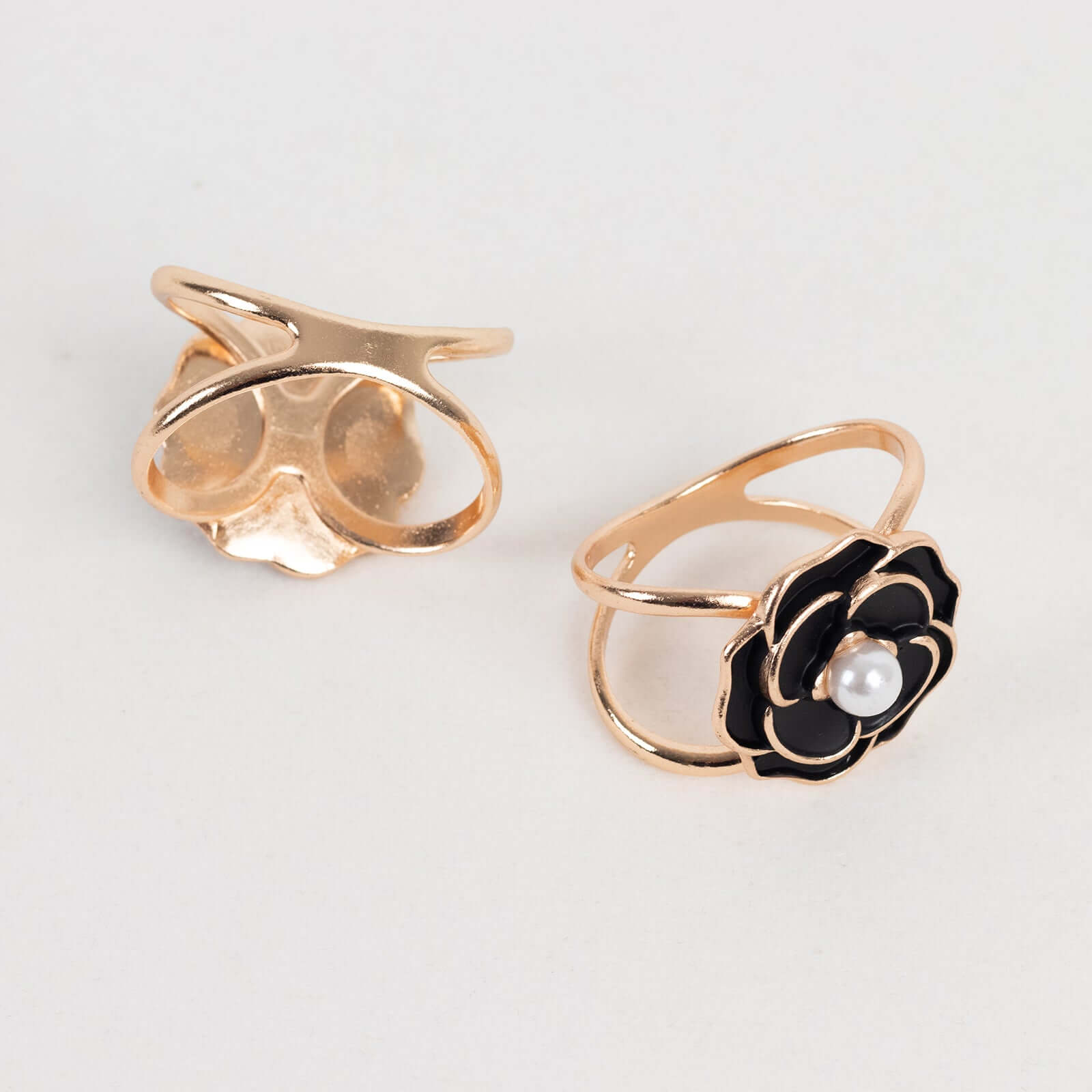 Get 10-Pack Black 3D Rose Shaped Metal Chair Sash Pin Buckles - Stylish Pearl Floral Napkin Rings with Gold Rim