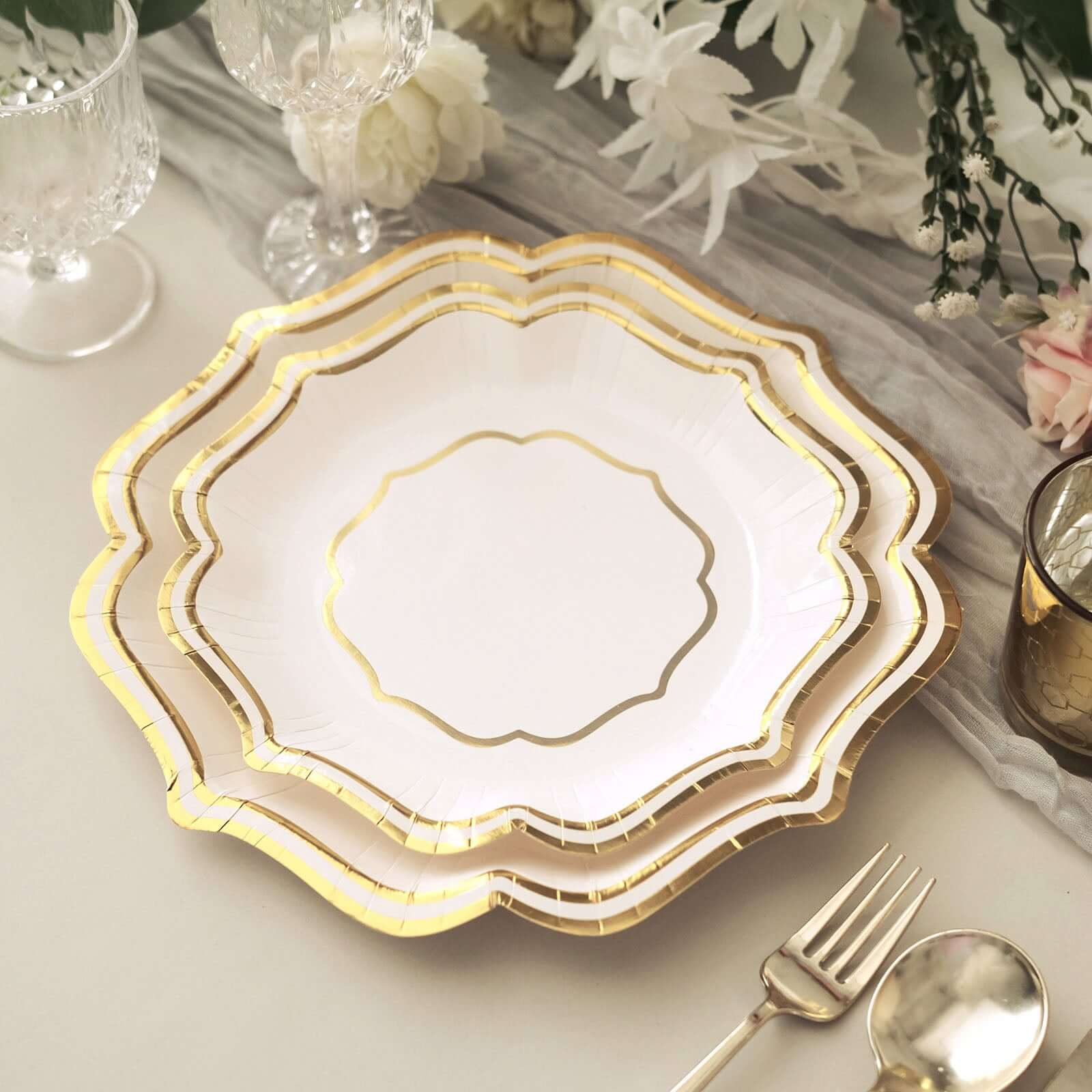 25-Piece Set of White Paper Dinner Plates with Gold Scalloped Edges - 300GSM Disposable Plates for Elegant Parties 10