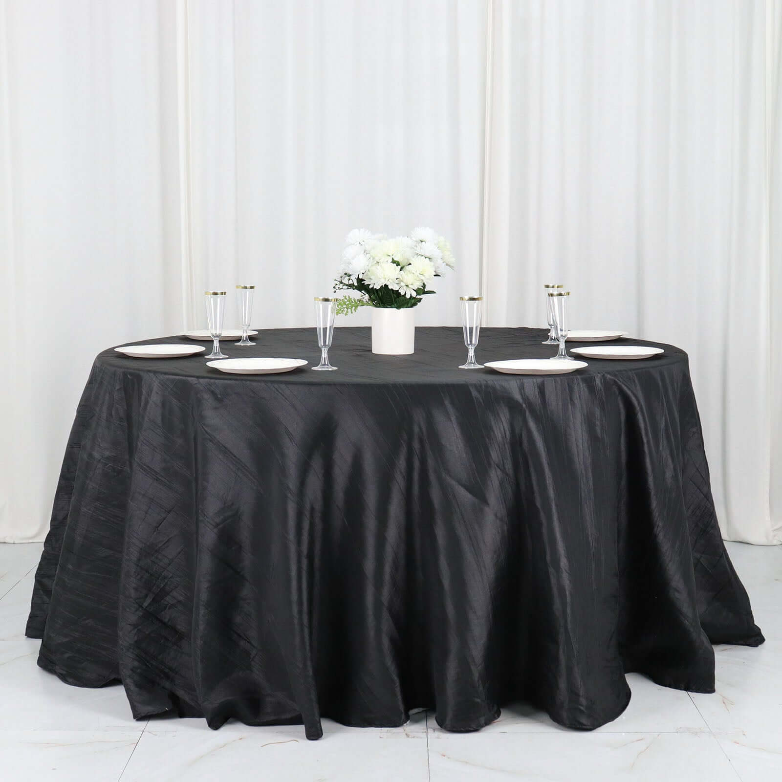 Black 132-Inch Seamless Accordion Crinkle Taffeta Round Tablecloth for Elegant Occasions