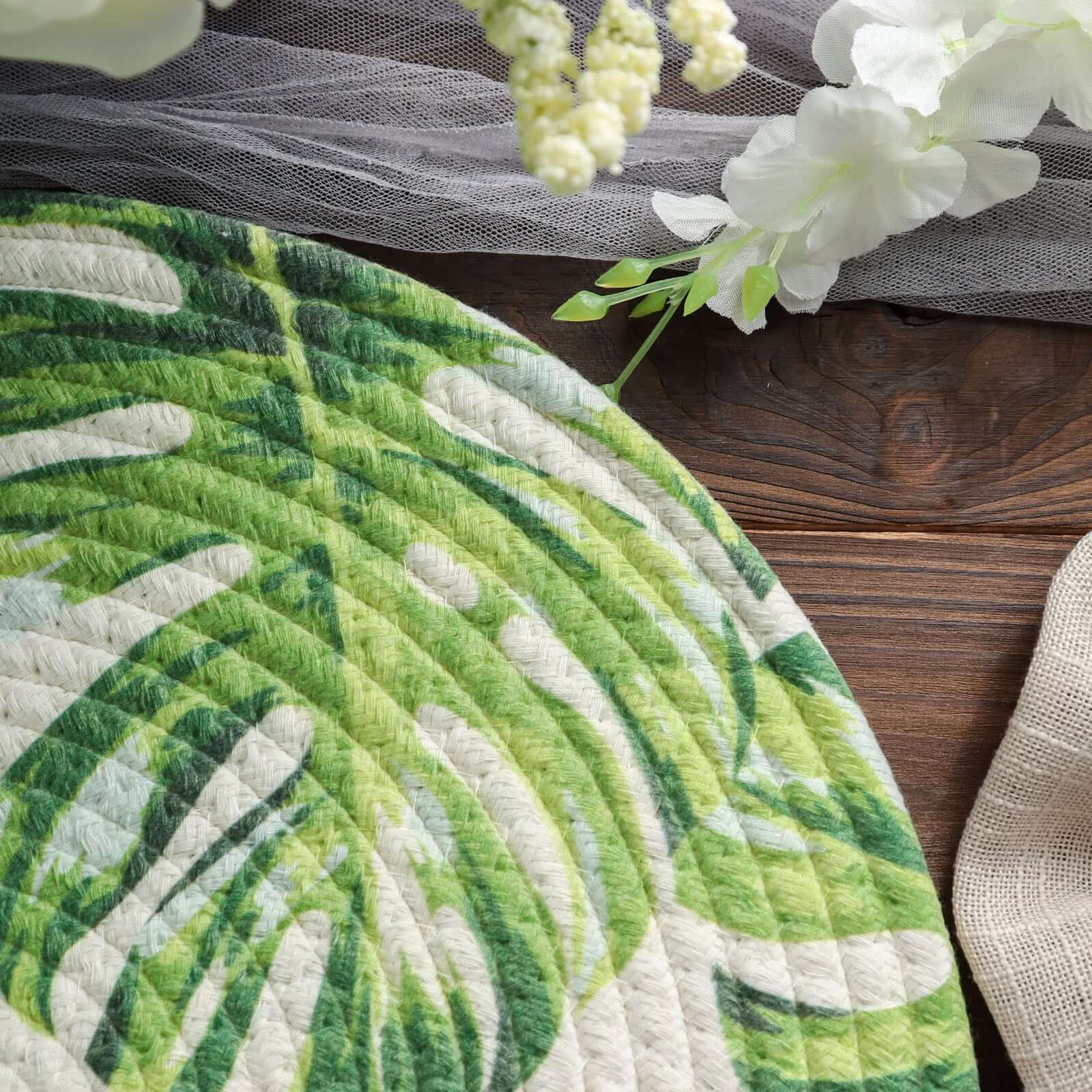 4-Pack Round Woven Cotton Table Placemats in Tropical Leaf Design, 15 Inches Green