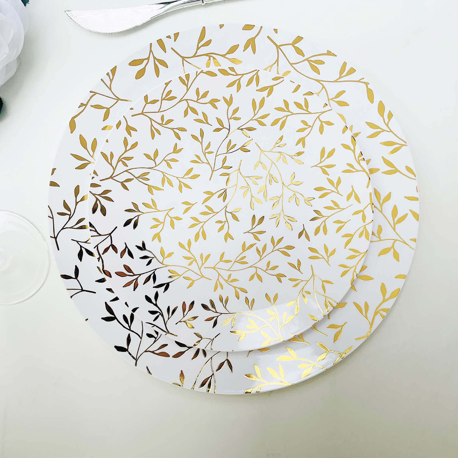 10-Pack Heavy Duty Disposable White Plastic Dinner Plates with Gold Leaf Design - Ideal for Stylish Events