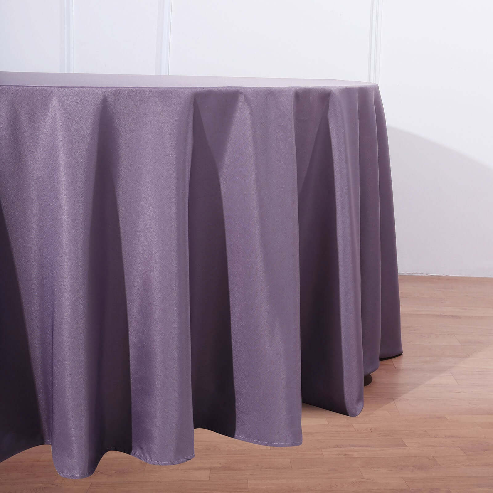 Seamless 132-Inch Round Violet Amethyst Polyester Tablecloth - Chic Table Cover
