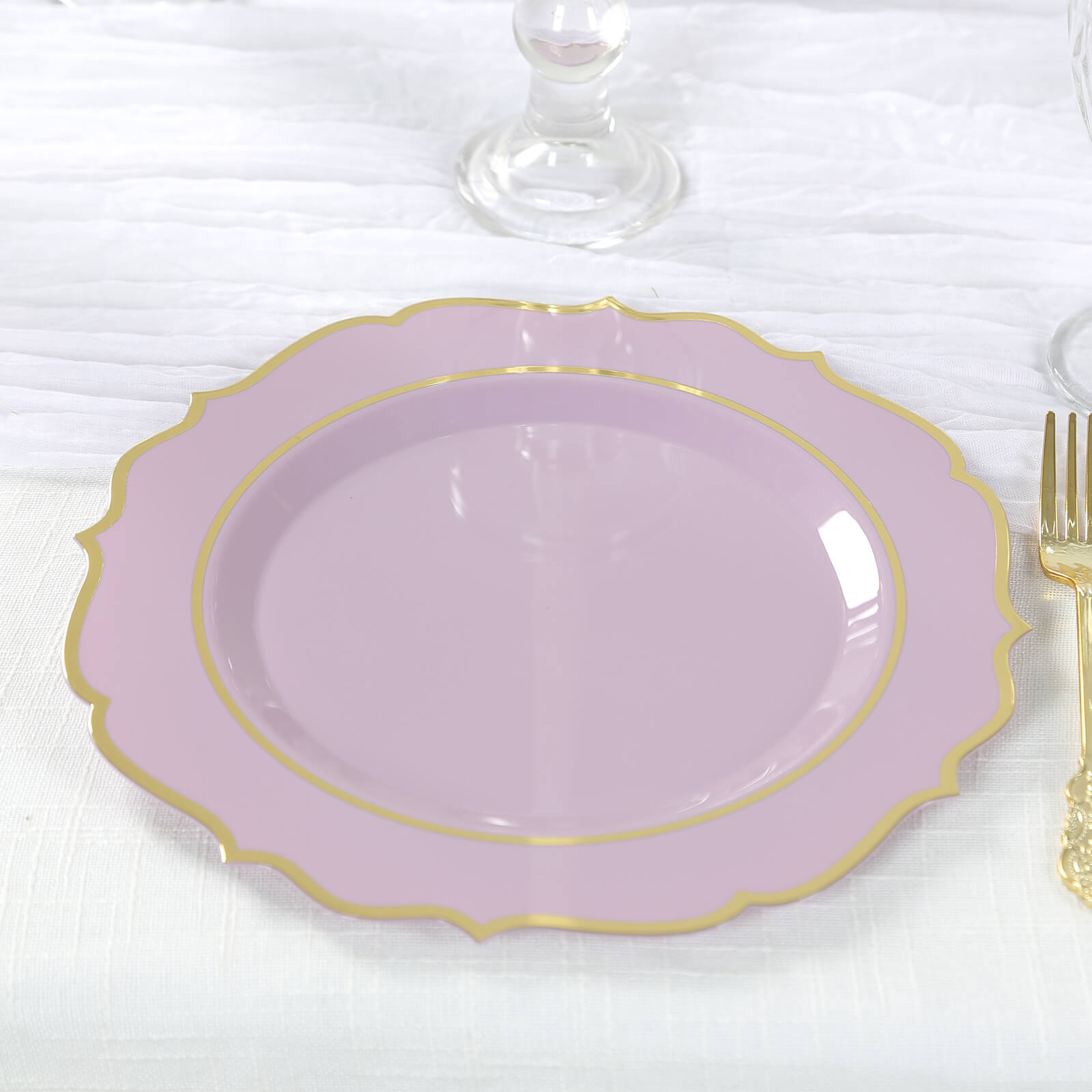 10-Piece Disposable Plastic Round Dinner Plates in Lavender Lilac with Gold Scalloped Edges