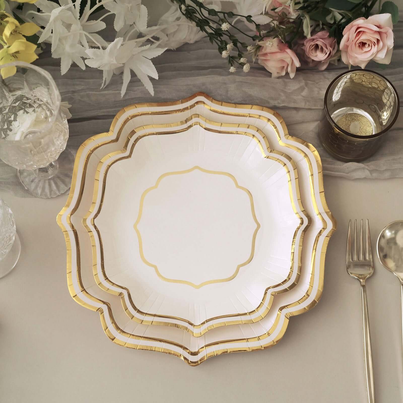 25-Piece Set of White Paper Dinner Plates with Gold Scalloped Edges - 300GSM Disposable Plates for Elegant Parties 10