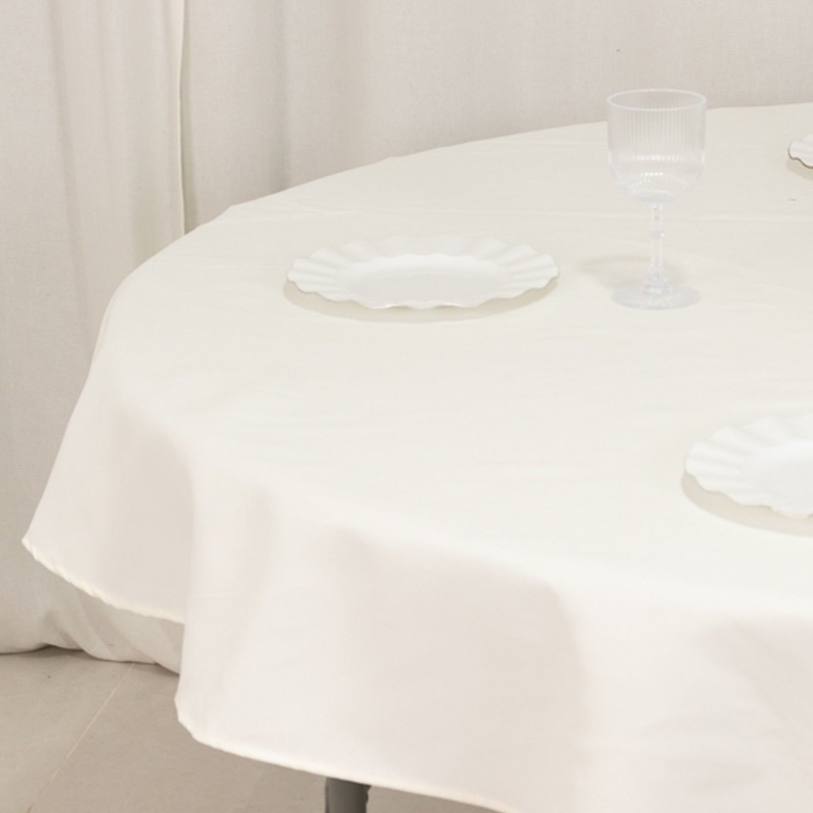 Ivory 70" Cotton Blend Round Tablecloth - Wrinkle-Free & Exquisite
