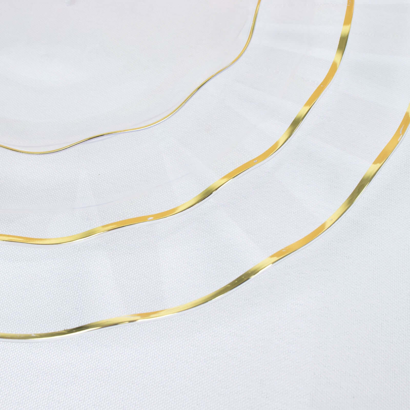 10-Pack Clear Plastic Round Dinner Plates with Gold Edging - Sturdy Disposable Delight