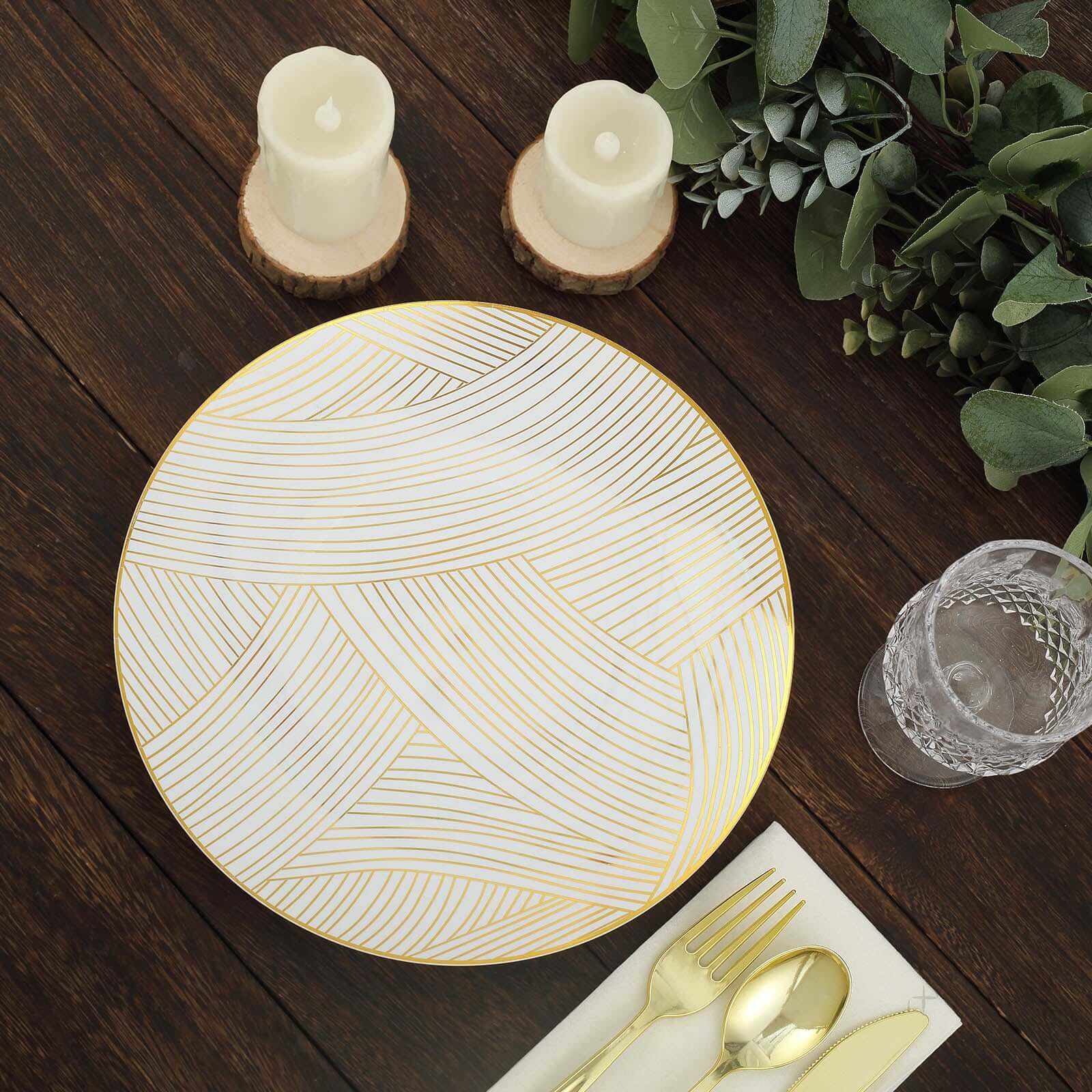 10-Piece Set of Disposable White Plastic Dinner Plates with Gold Wave Patterns