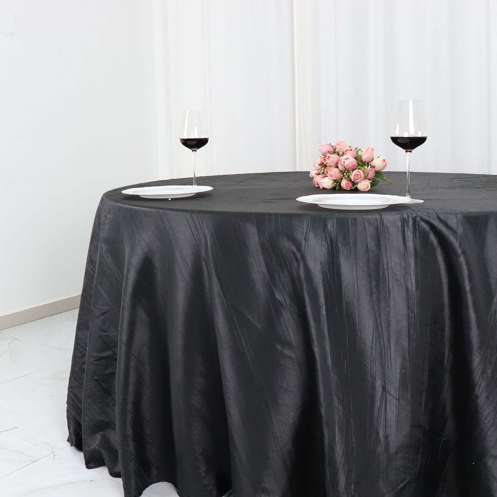 Black 132-Inch Seamless Accordion Crinkle Taffeta Round Tablecloth for Elegant Occasions