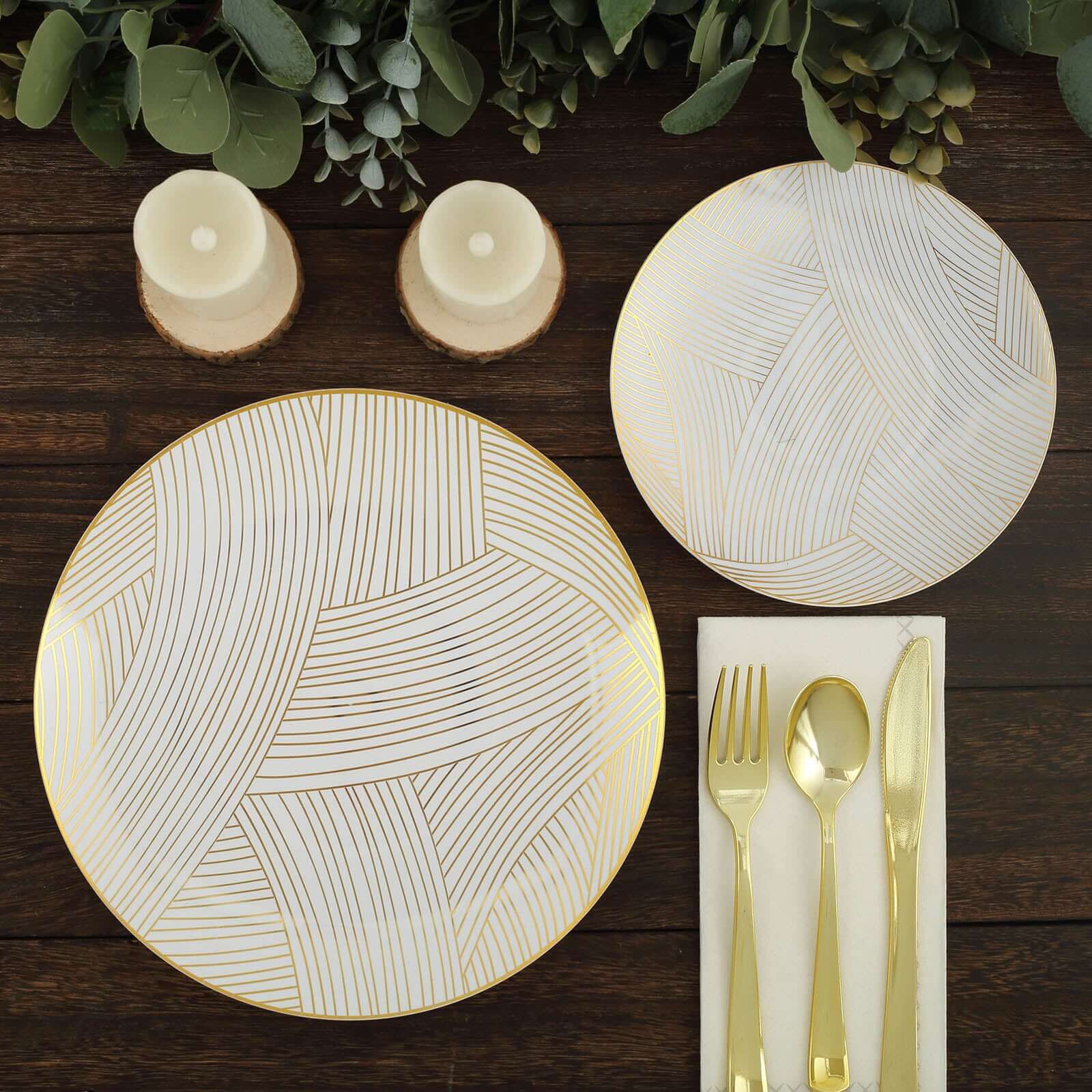 10-Piece Set of Disposable White Plastic Dinner Plates with Gold Wave Patterns