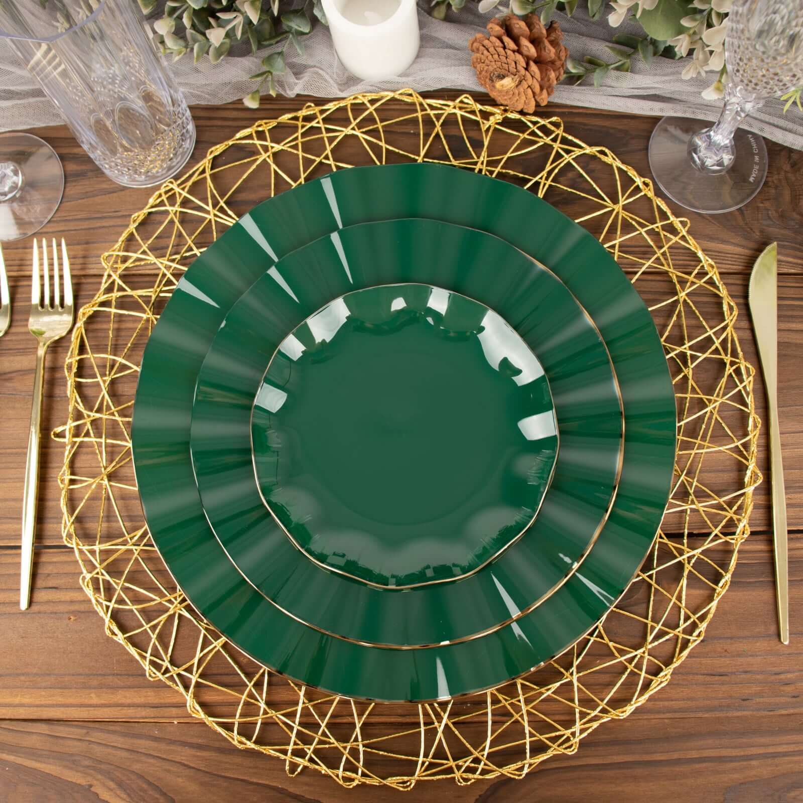 10-Pack Sturdy Disposable Round Dessert Plates in Hunter Green with Gold Edging - Ideal for Parties