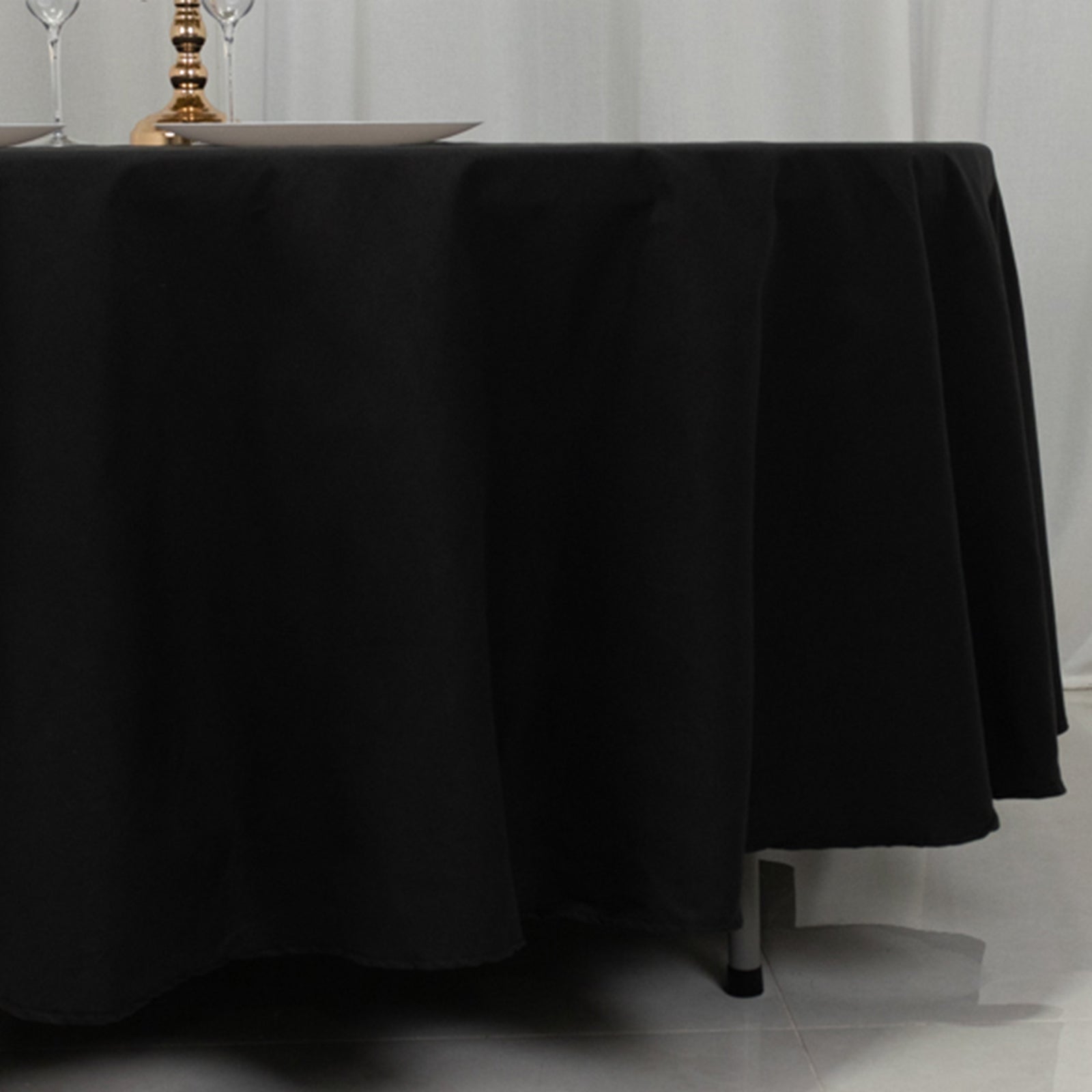Exclusive Wrinkle-Resistant Black 108" Cotton Blend Round Tablecloth for Special Occasions