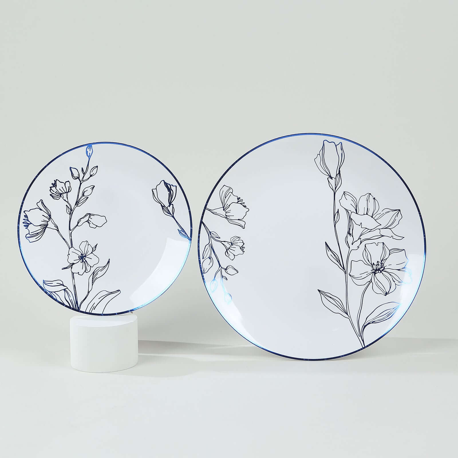 Stylish Disposable Set of 20 White Plastic Plates with Metallic Blue Floral Design - 8, 10 Inches