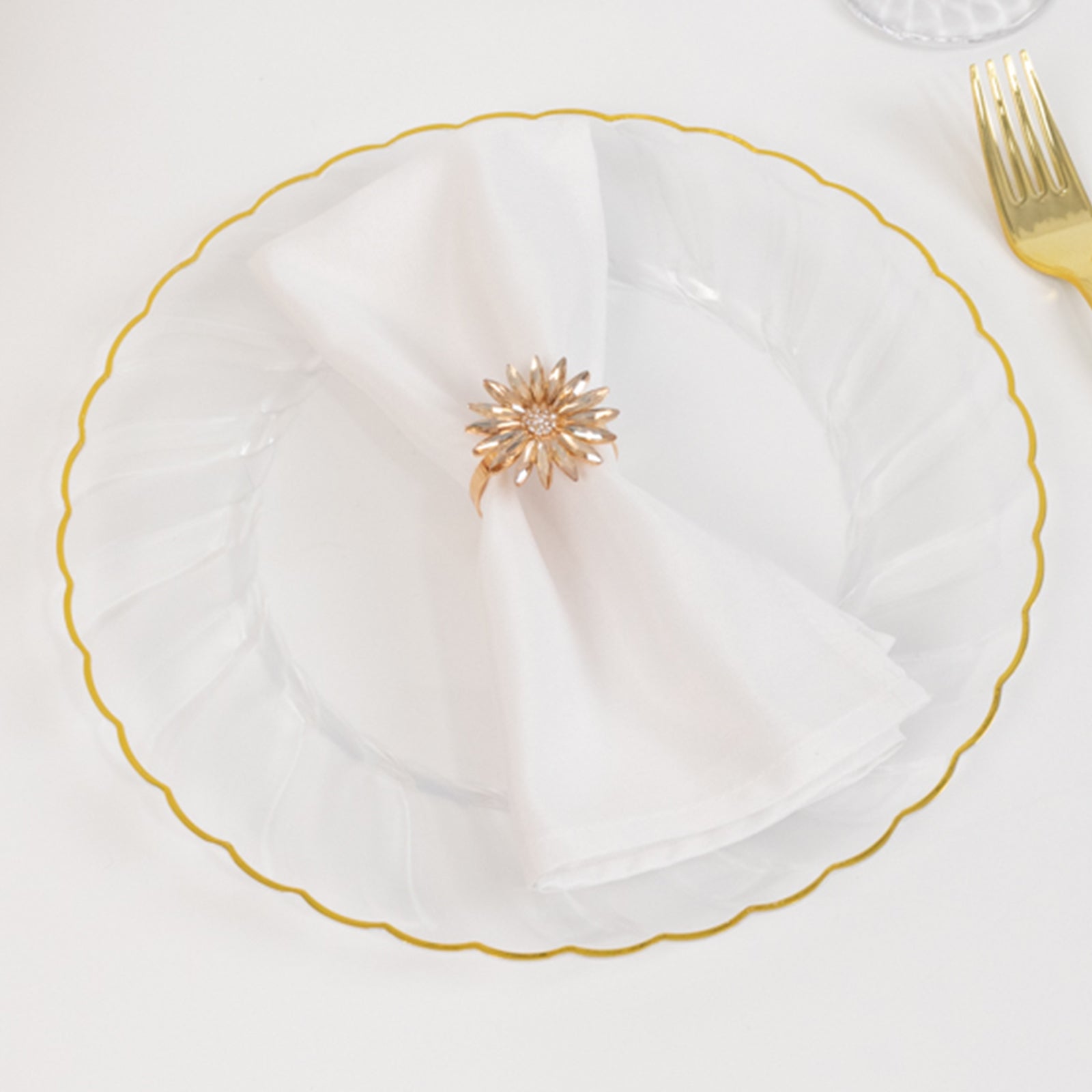 10-Piece Set of Clear Plastic Round Dinner Plates with Gold Flair Rim for Special Events