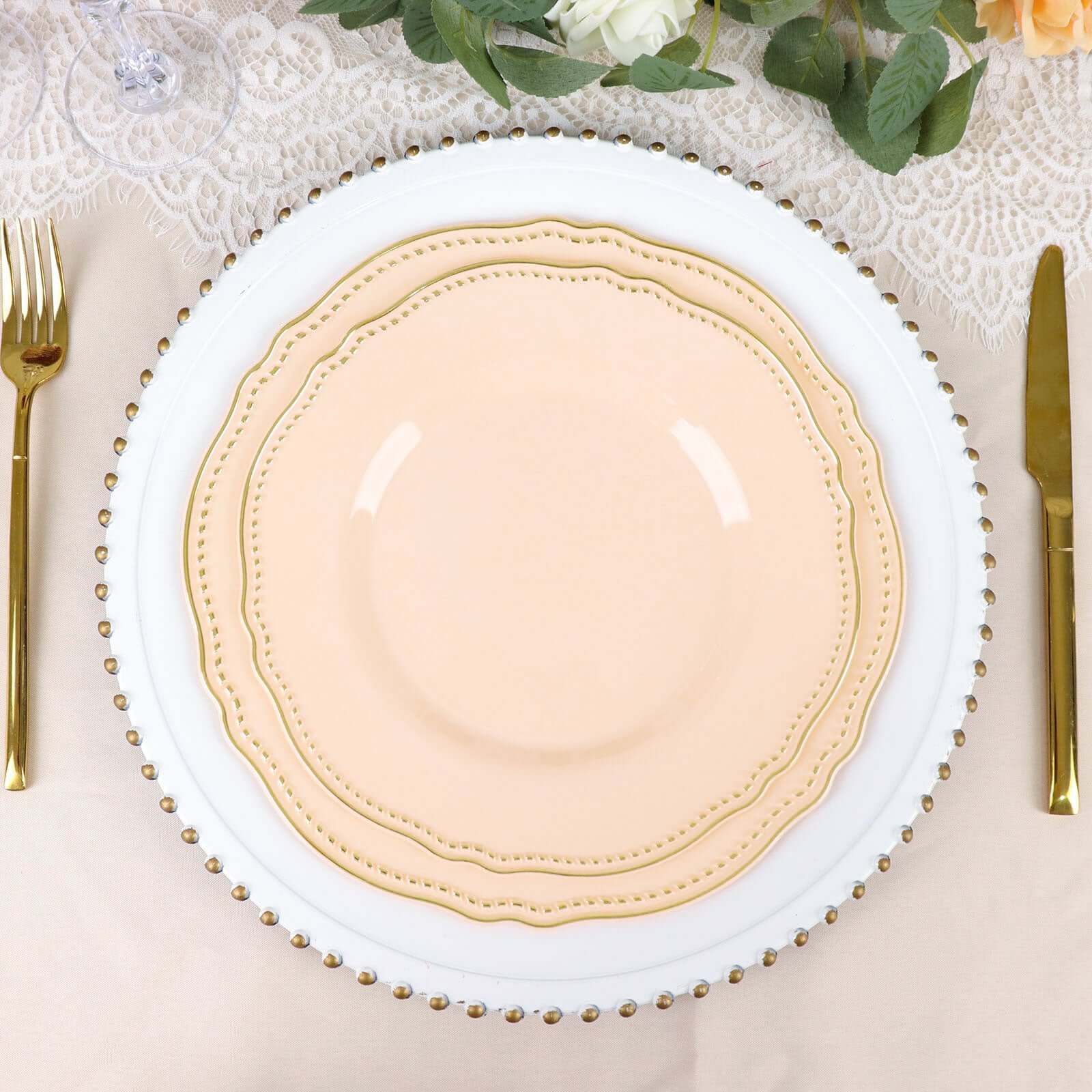 10-Piece Disposable Plastic Dinner Plates in Nude with Gold Scalloped Rim - Ideal for Party Supplies