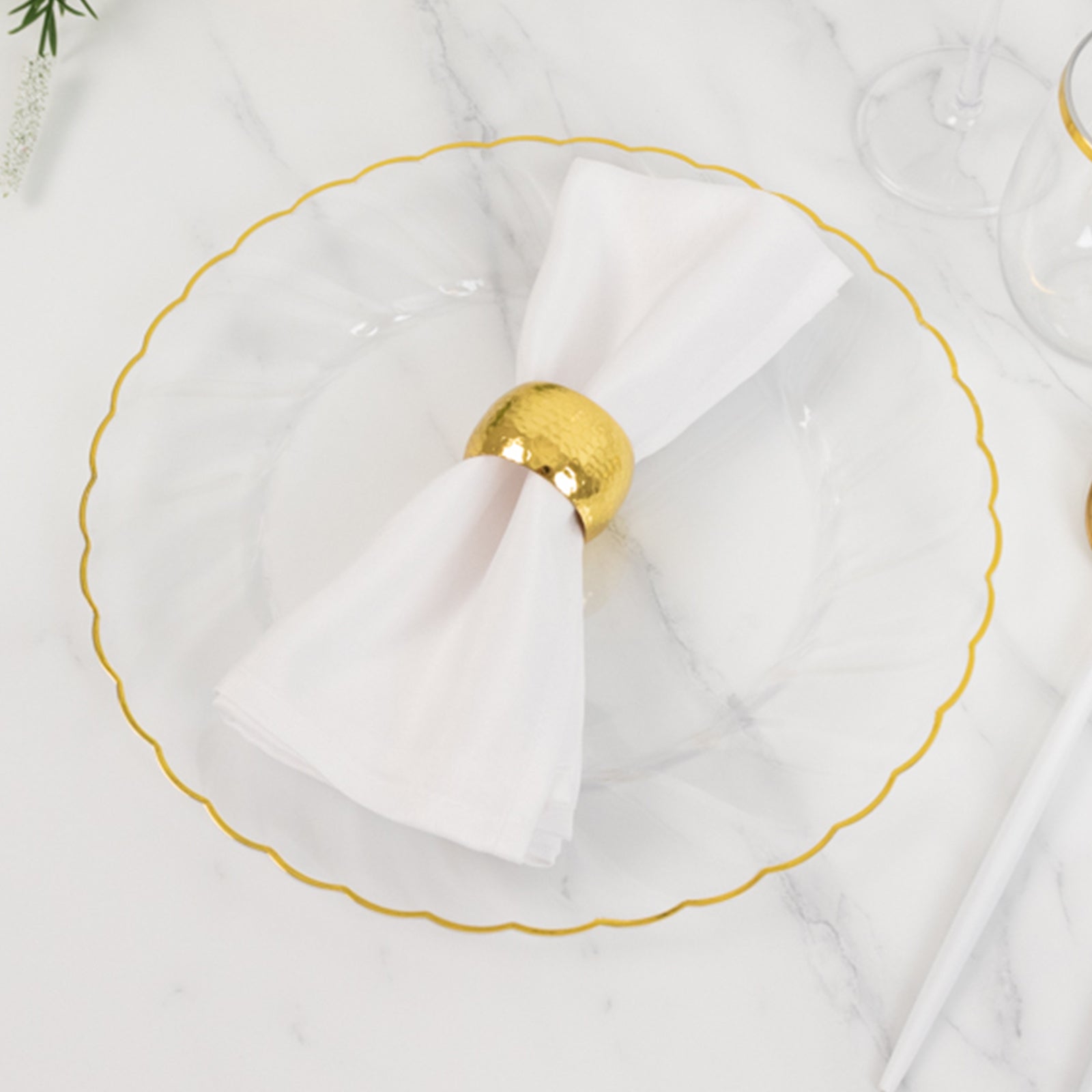 10-Piece Set of Clear Plastic Round Dinner Plates with Gold Flair Rim for Special Events