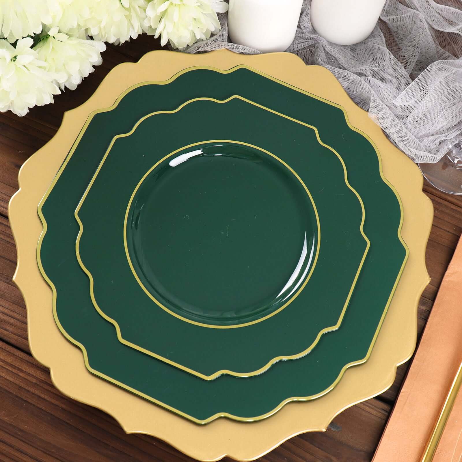 10-Piece Set of 8.5-Inch Hunter Emerald Green Hard Plastic Disposable Salad Plates with Gold Rim