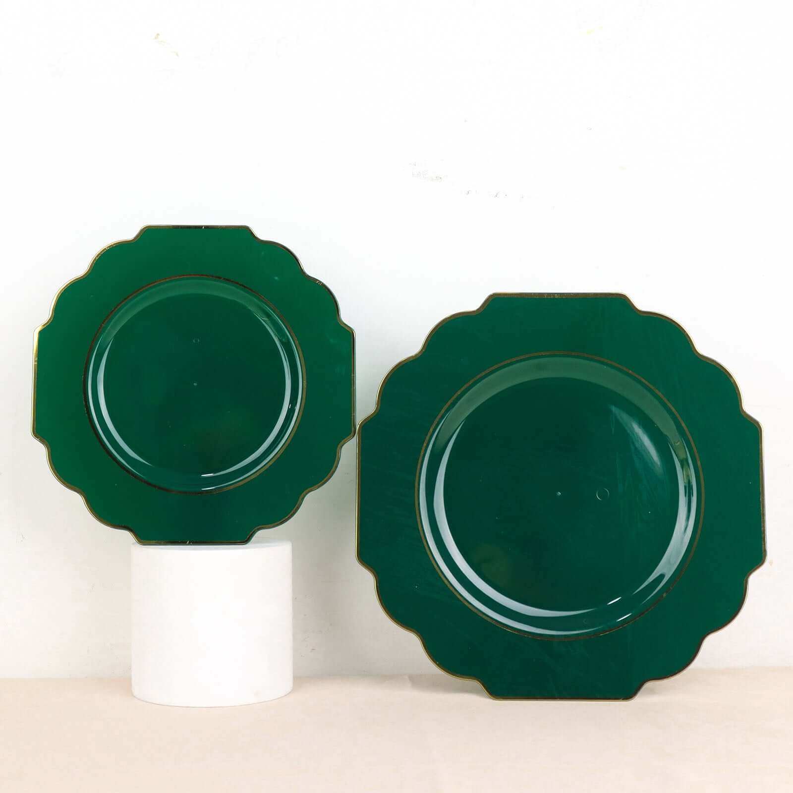 10-Piece Set of 8.5-Inch Hunter Emerald Green Hard Plastic Disposable Salad Plates with Gold Rim