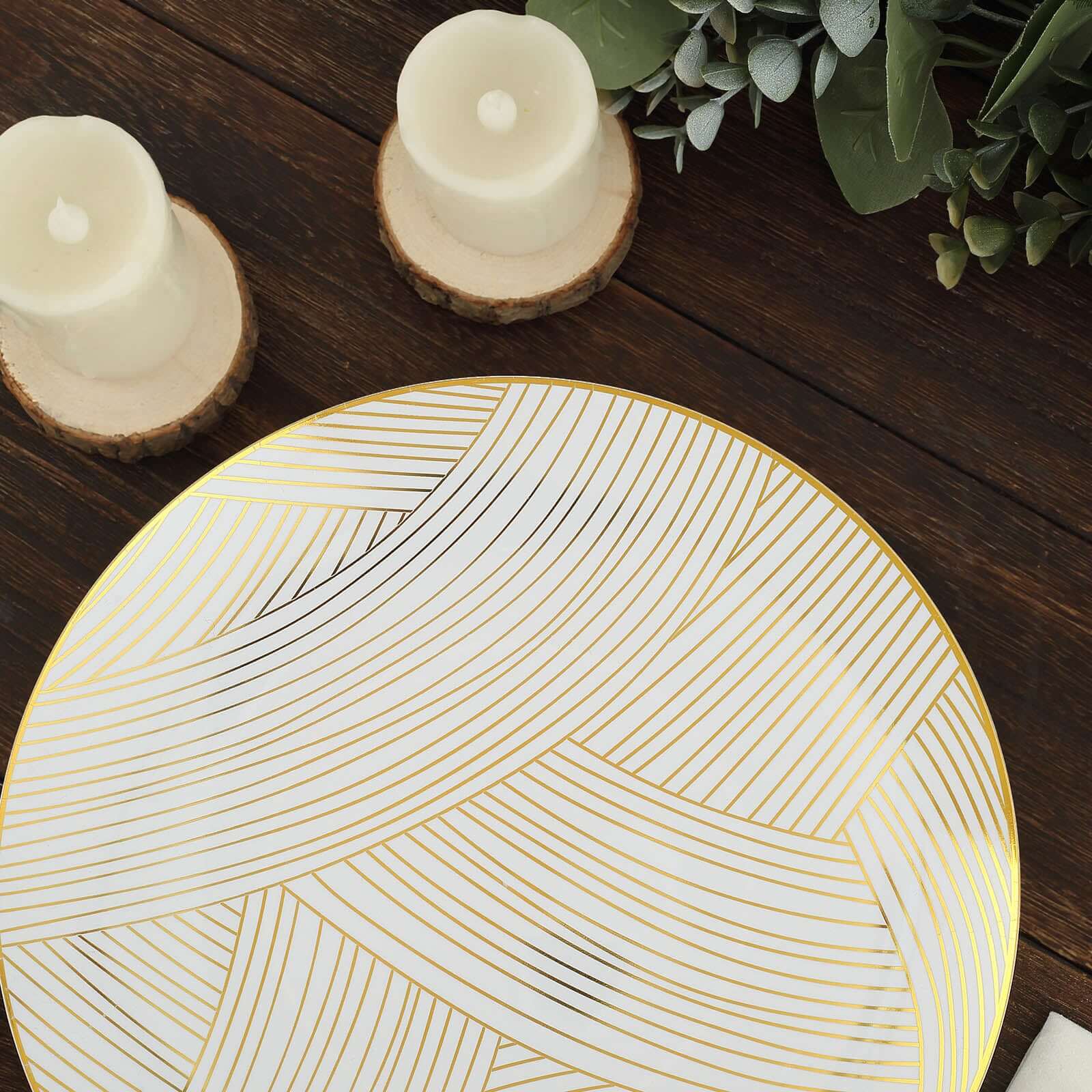 10-Piece Set of Disposable White Plastic Dinner Plates with Gold Wave Patterns