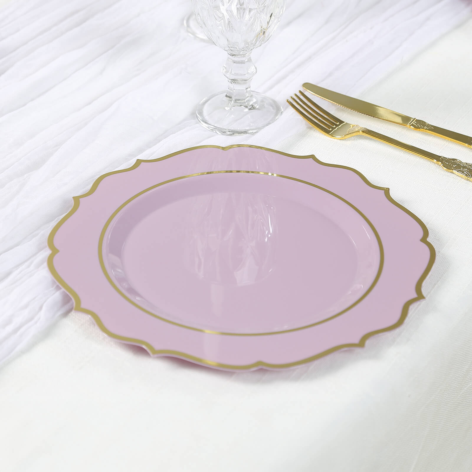 10-Piece Disposable Plastic Round Dinner Plates in Lavender Lilac with Gold Scalloped Edges