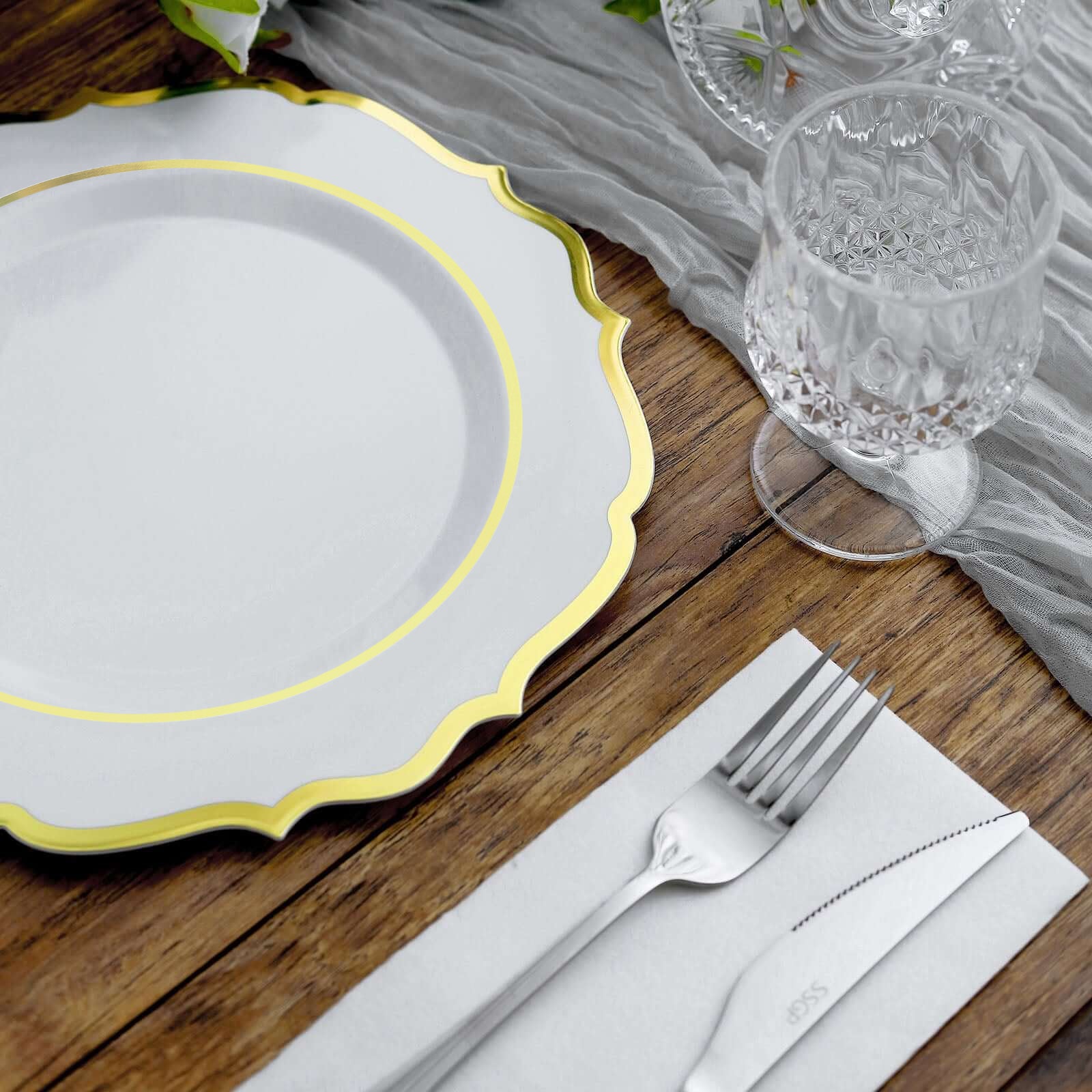 10-Piece Set of Disposable White Plastic Round Dinner Plates with Gold Scalloped Rims for Elegant Parties
