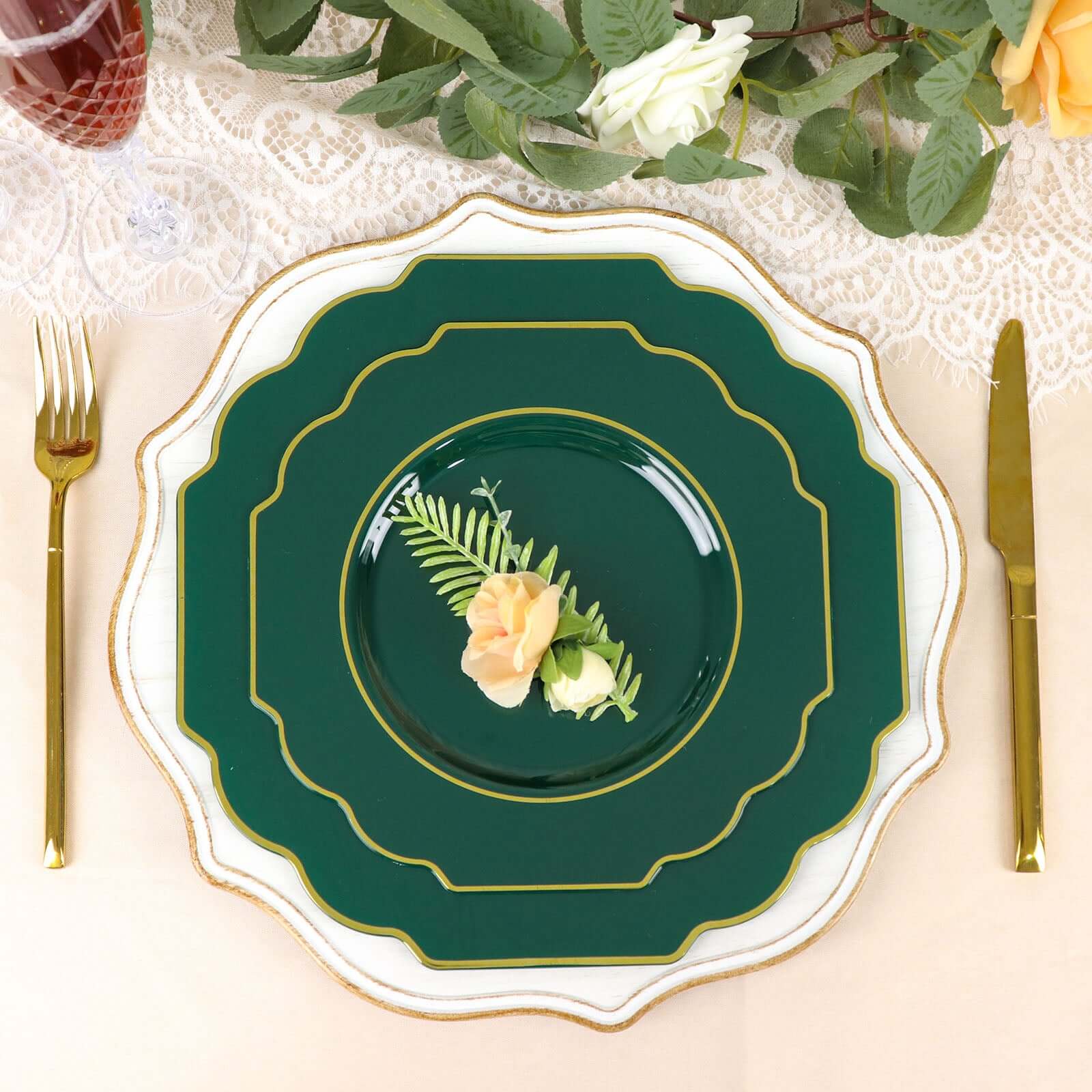 10-Piece Set of 8.5-Inch Hunter Emerald Green Hard Plastic Disposable Salad Plates with Gold Rim