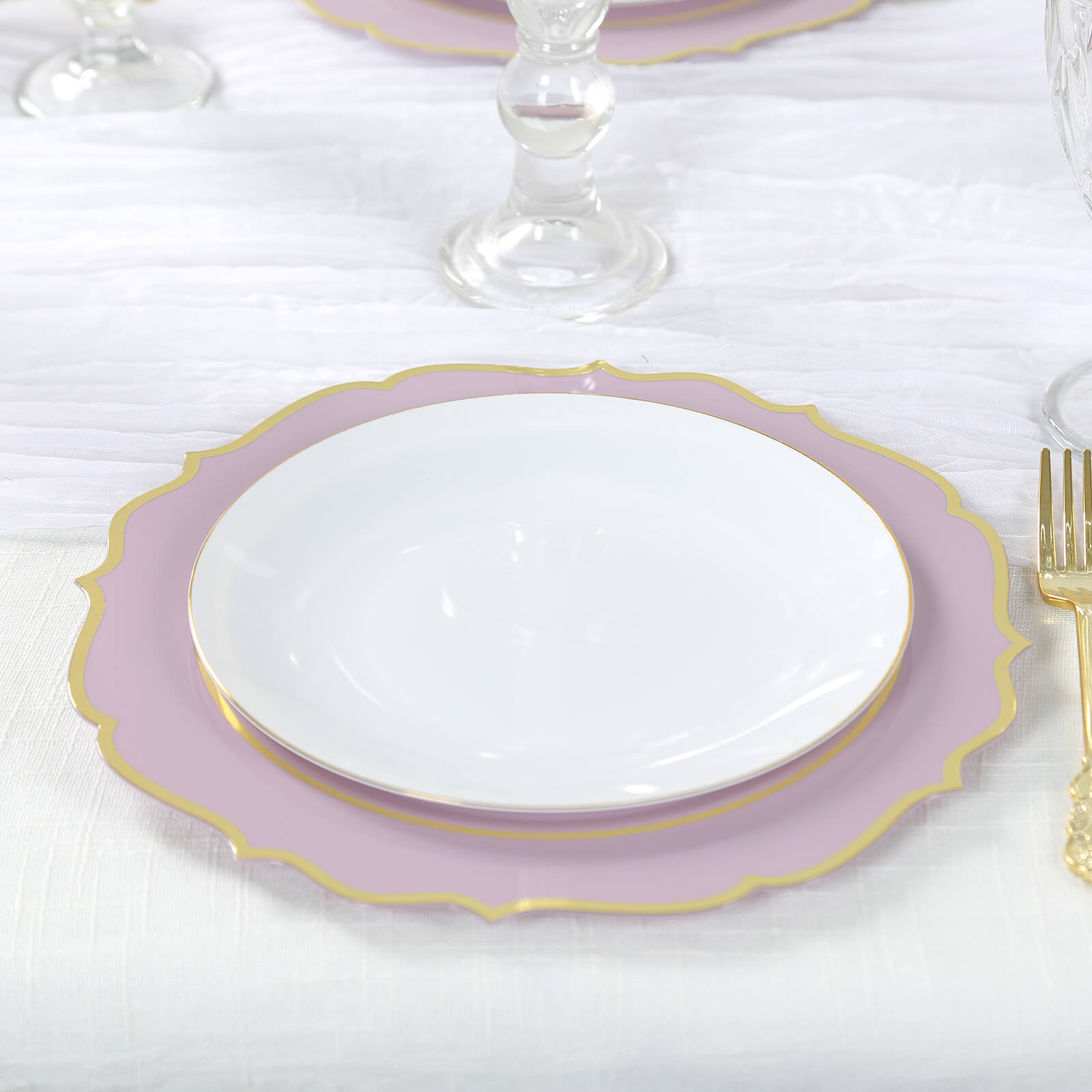 10-Piece Disposable Plastic Round Dinner Plates in Lavender Lilac with Gold Scalloped Edges