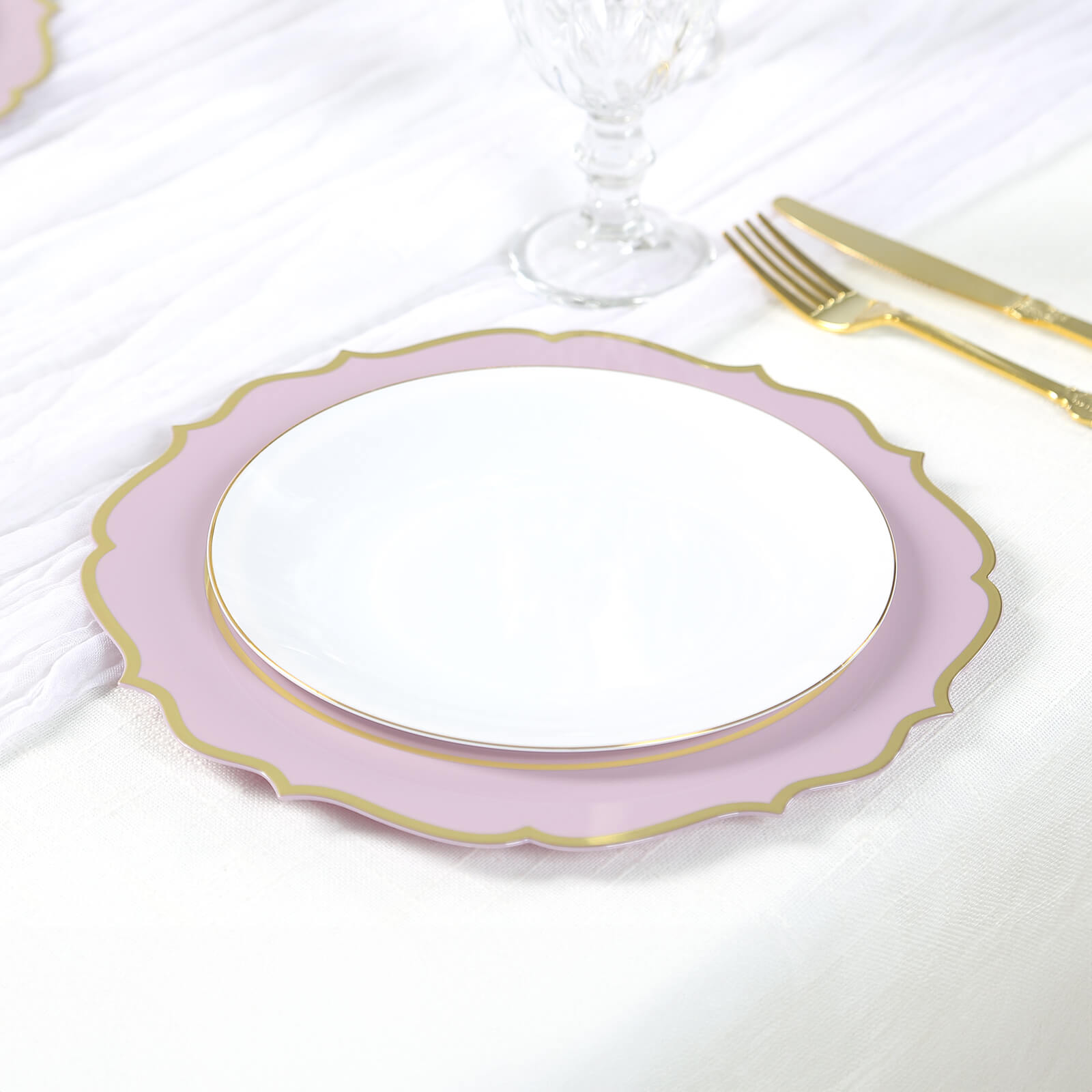 10-Piece Disposable Plastic Round Dinner Plates in Lavender Lilac with Gold Scalloped Edges