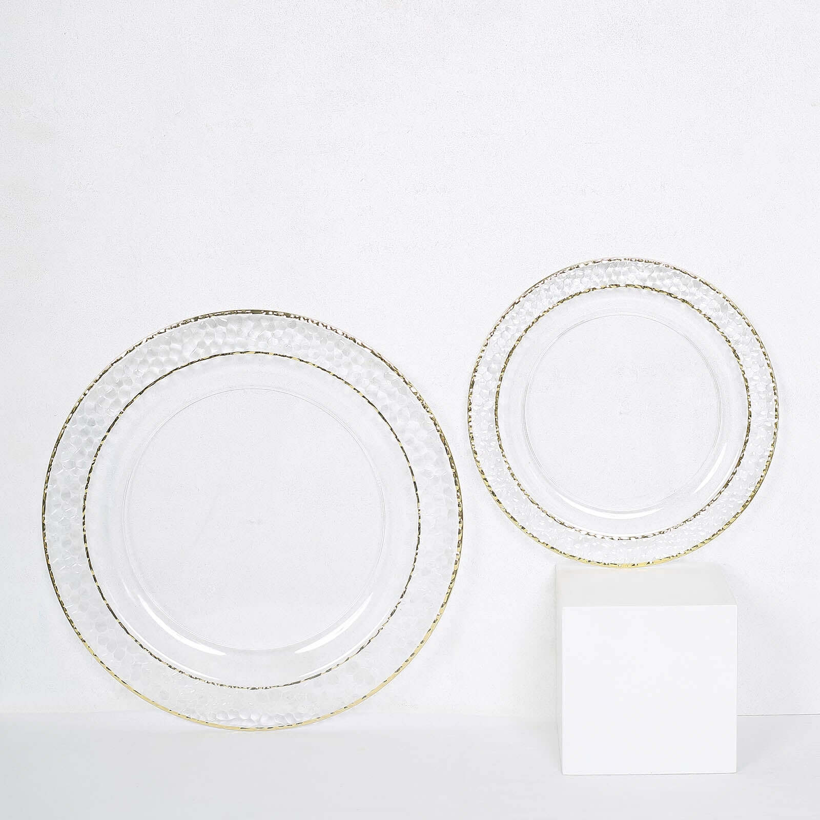 Special Offer! 10-Pack Disposable Round Plastic Dinner Plates with Clear Hammered Design and Gold Rim for Chic Events