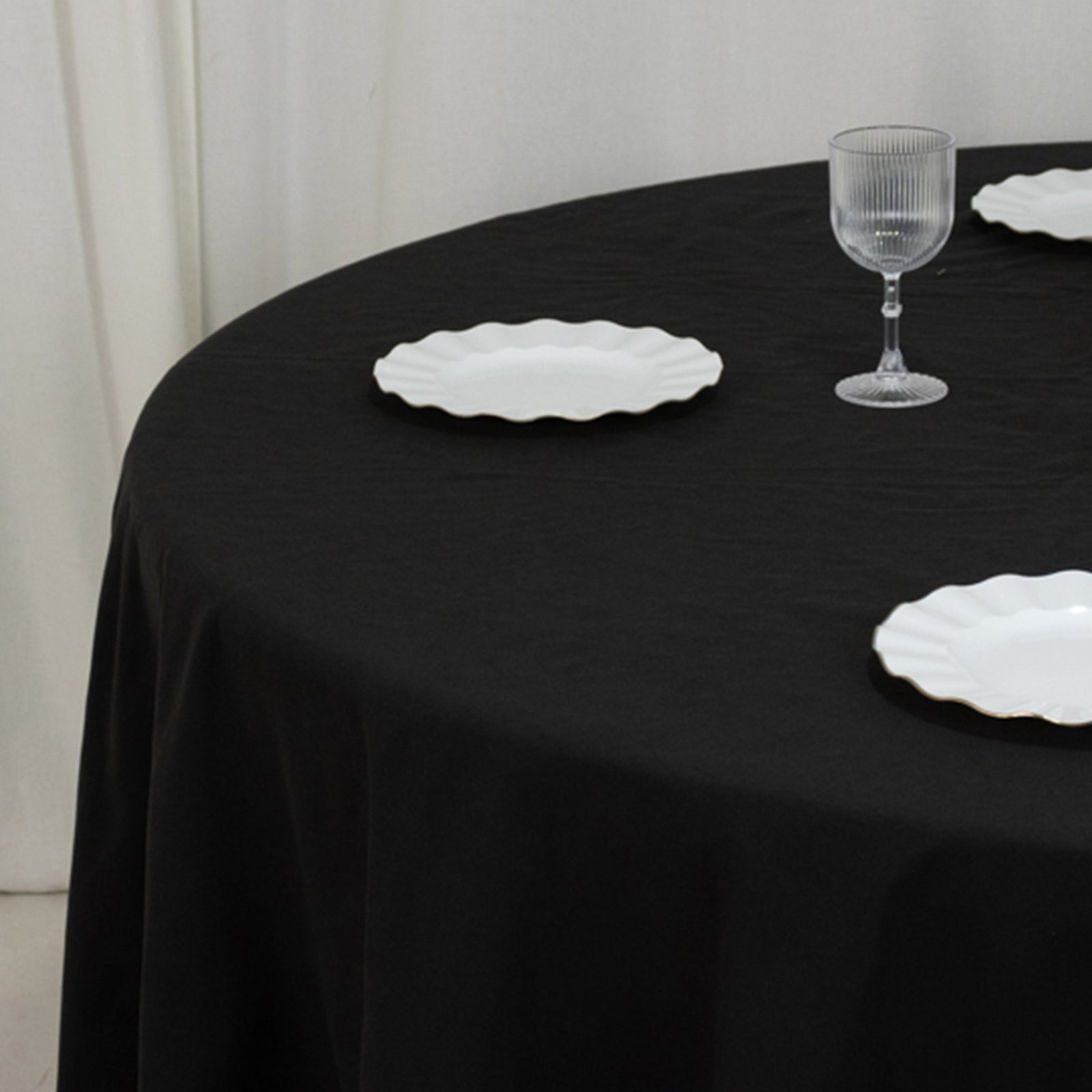 Exclusive Wrinkle-Resistant Black 108" Cotton Blend Round Tablecloth for Special Occasions