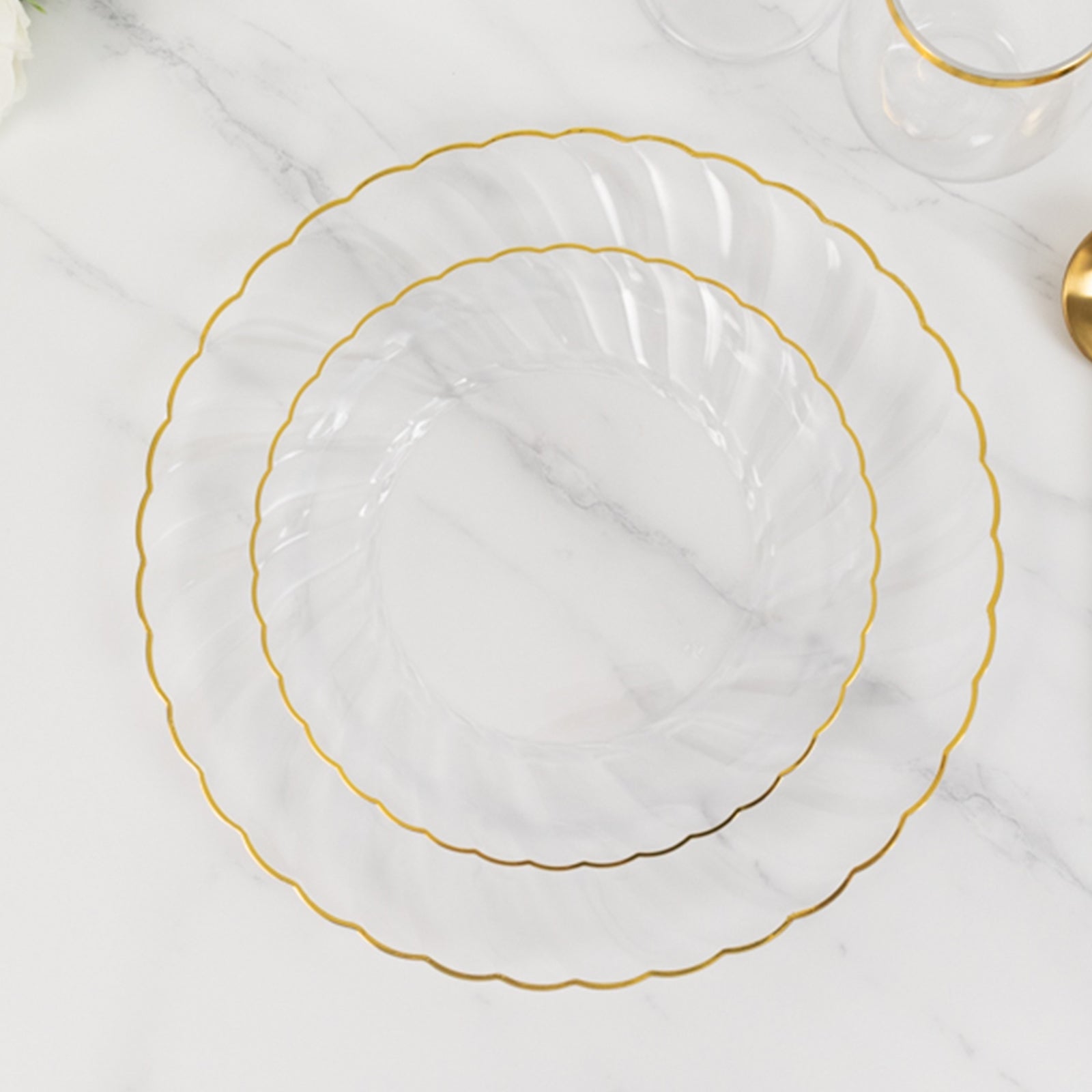 10-Pack Disposable Clear Plastic Salad Dessert Plates with Gold Flair Rim for Upscale Parties