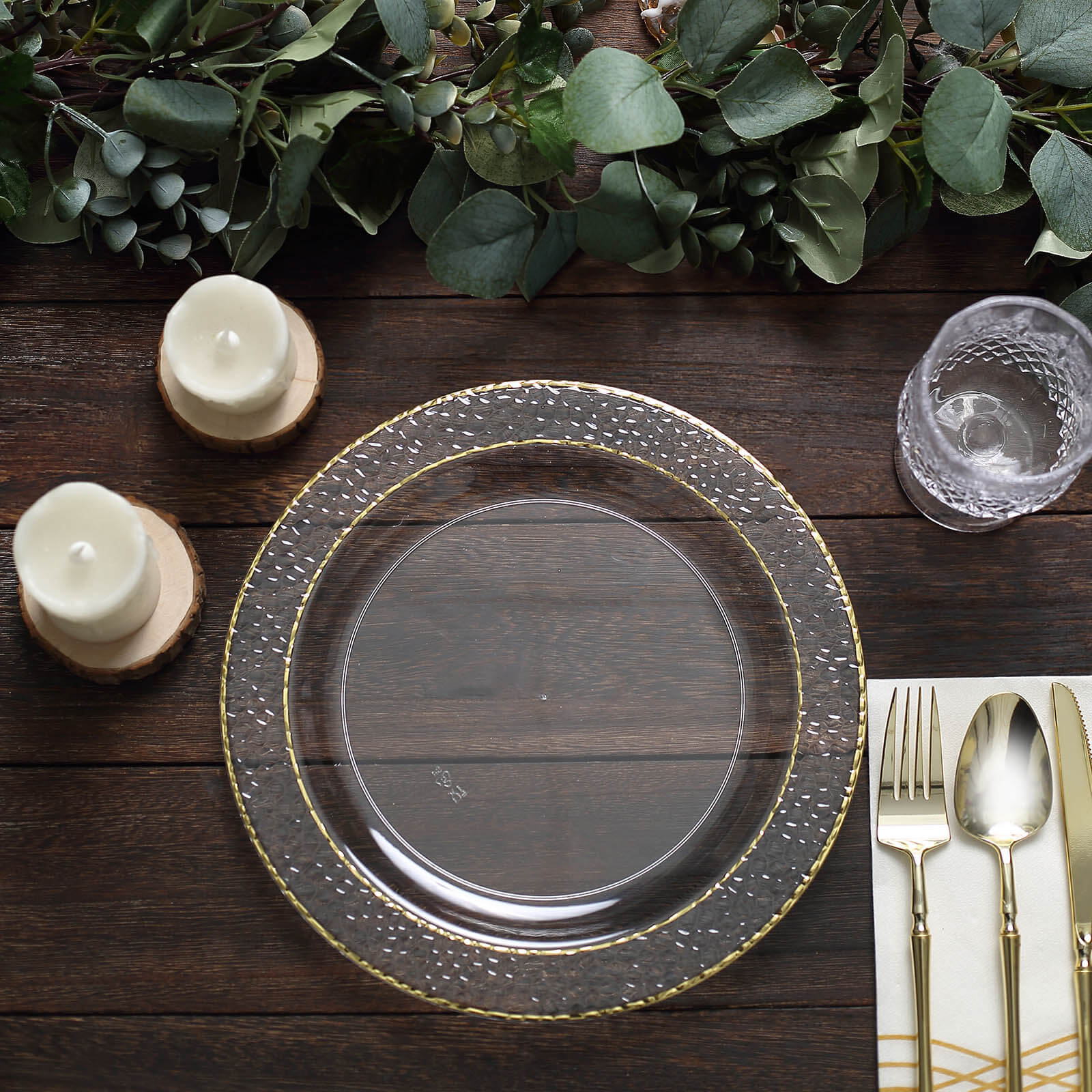 Special Offer! 10-Pack Disposable Round Plastic Dinner Plates with Clear Hammered Design and Gold Rim for Chic Events