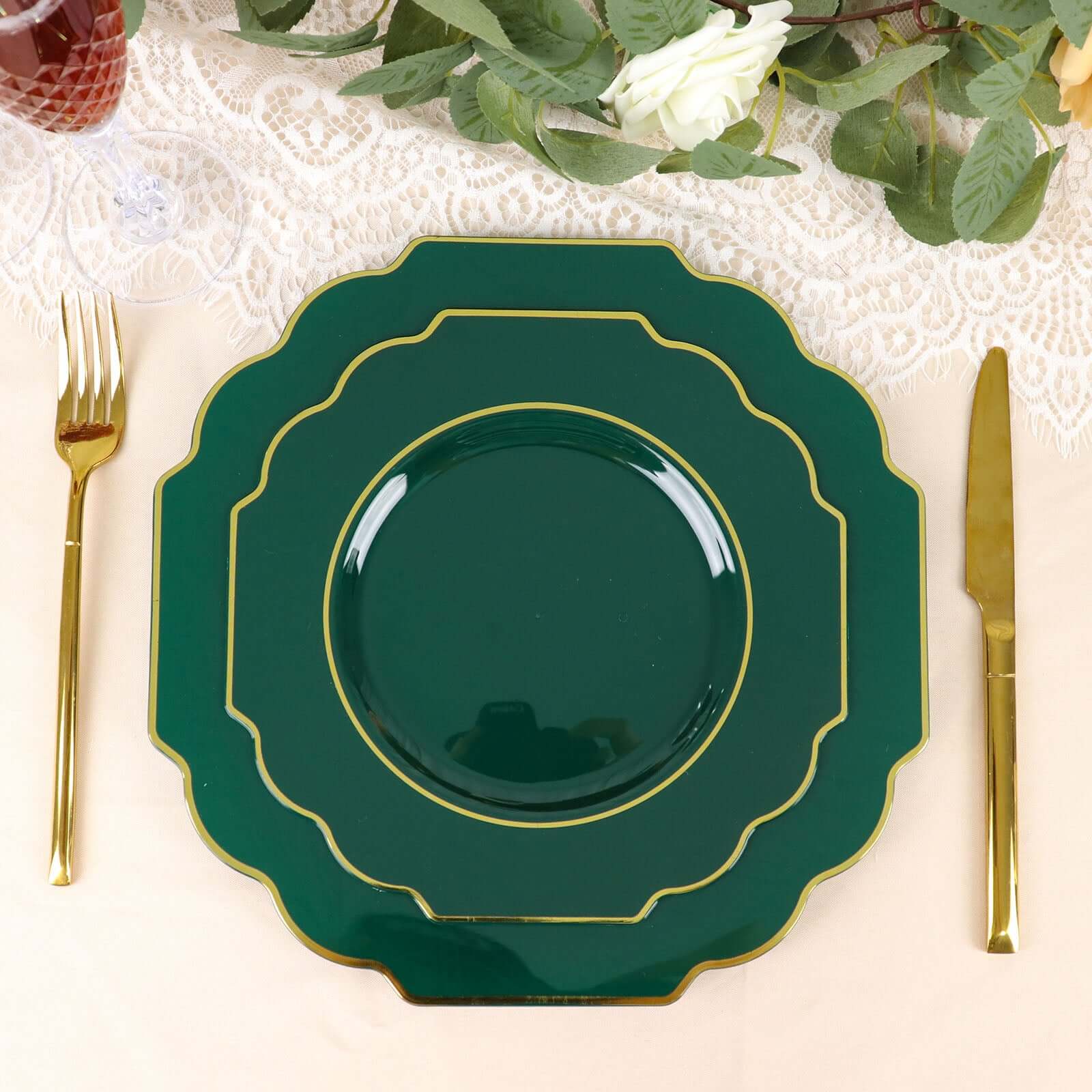 10-Piece Set of 8.5-Inch Hunter Emerald Green Hard Plastic Disposable Salad Plates with Gold Rim