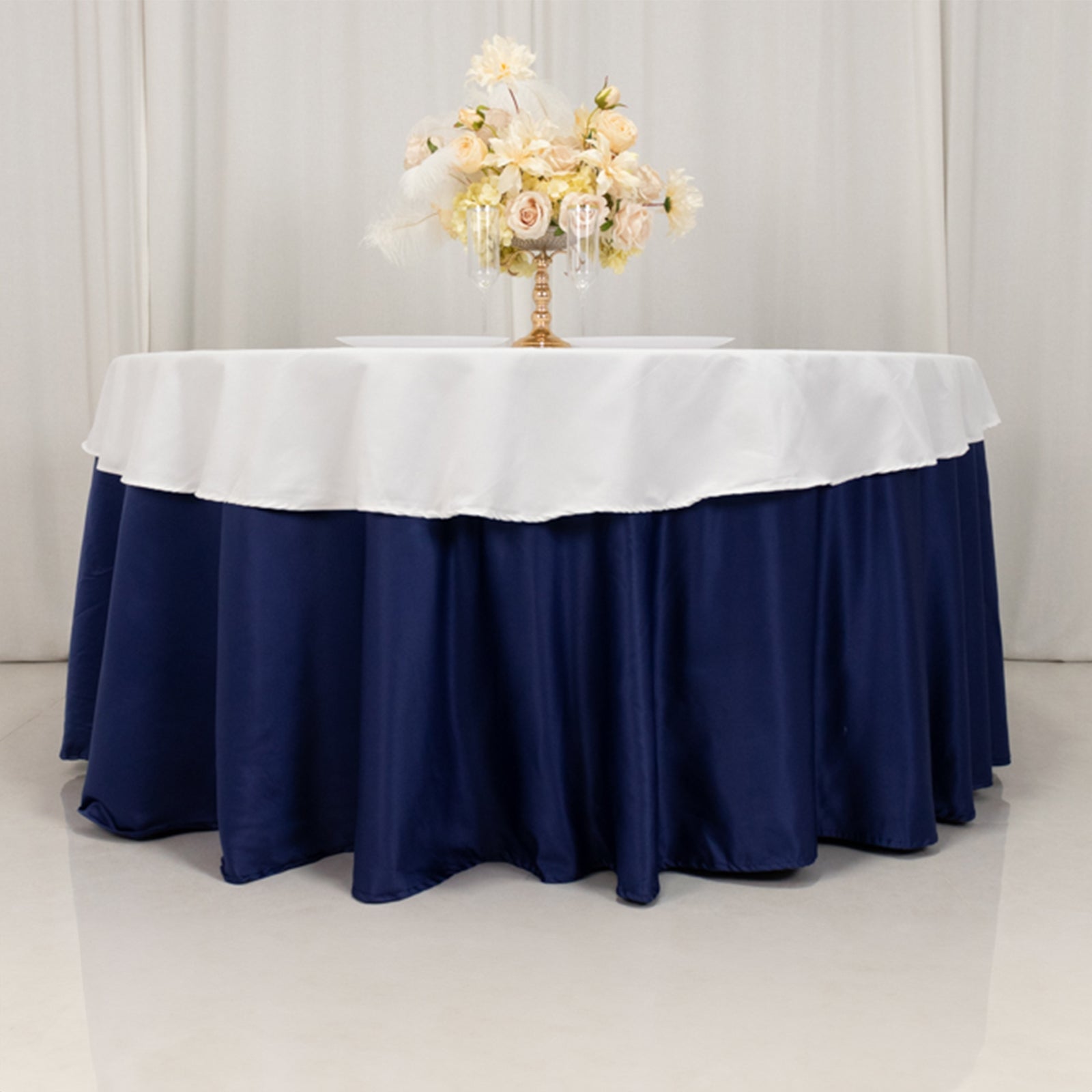 Wrinkle-Resistant White 70-Inch Cotton Blend Round Tablecloth for Daily Use - Ideal for Various Occasions