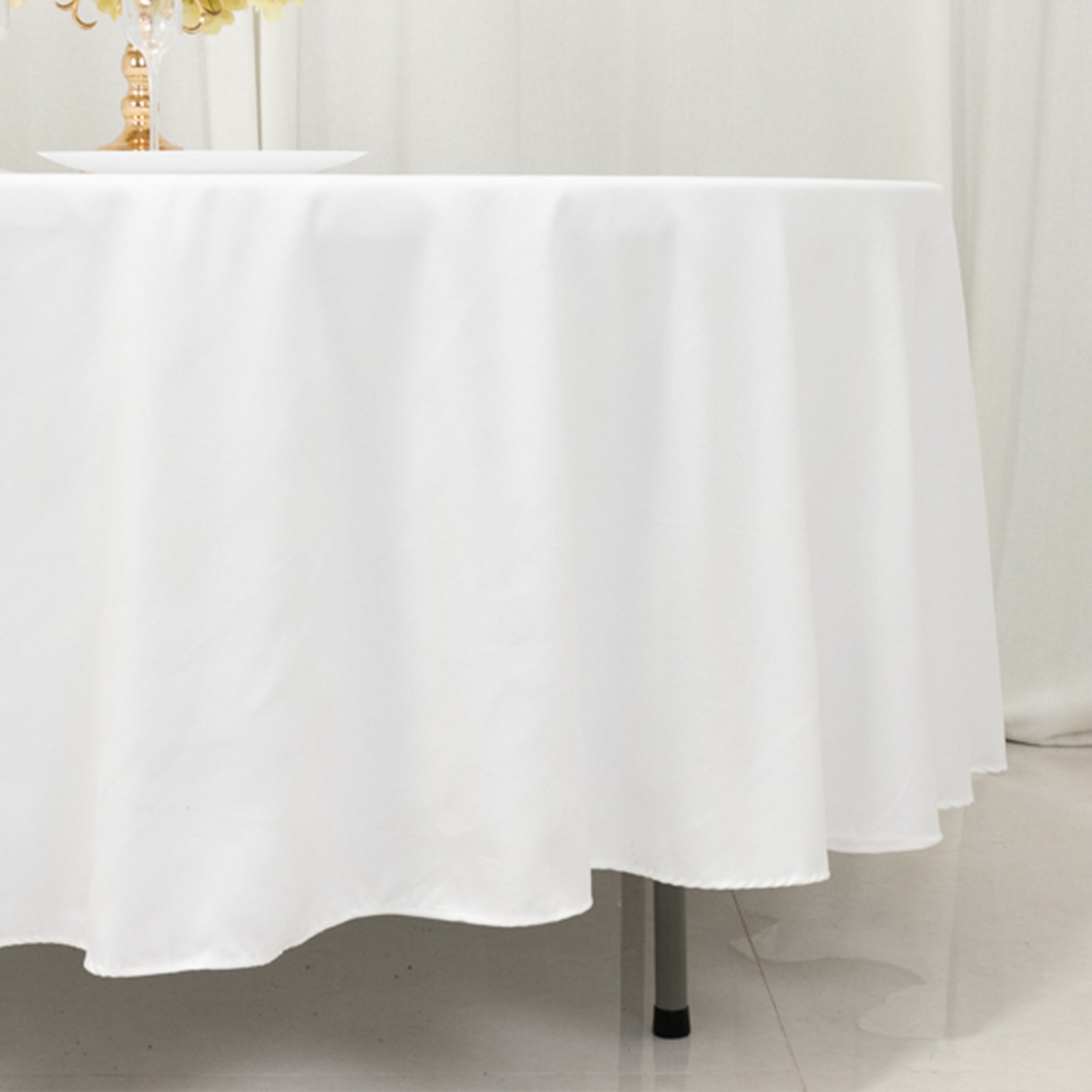 Wrinkle-Resistant White 108-Inch Cotton Blend Round Tablecloth for Various Table Settings