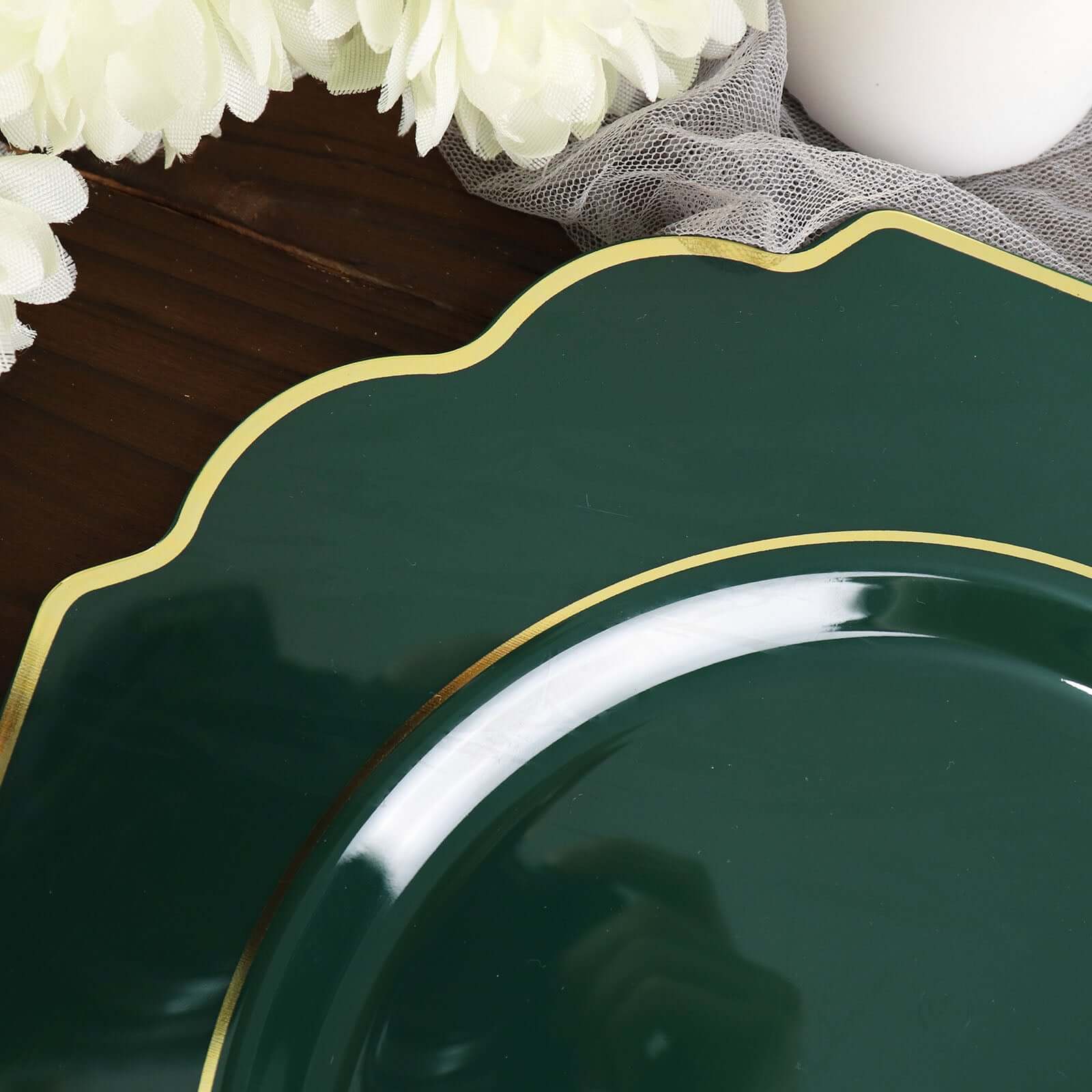 10-Piece Set of 8.5-Inch Hunter Emerald Green Hard Plastic Disposable Salad Plates with Gold Rim