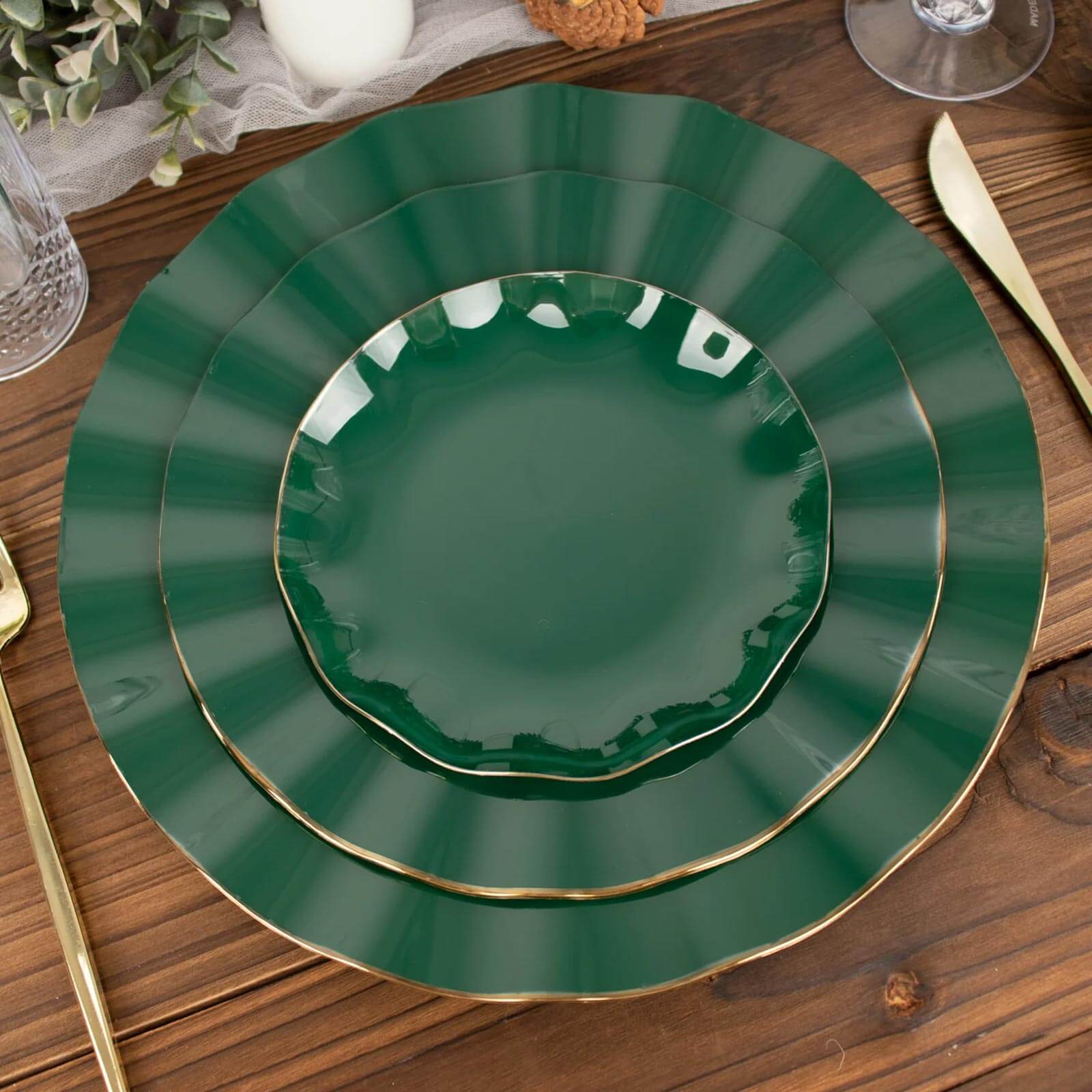 10-Pack Sturdy Disposable Round Dessert Plates in Hunter Green with Gold Edging - Ideal for Parties