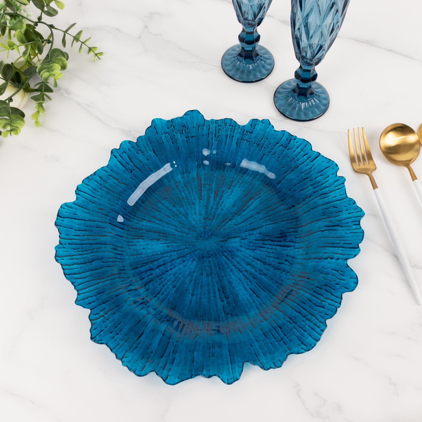 Hot Sale! 6-Pack 13-Inch Transparent Navy Blue Round Acrylic Plastic Dinner Charger Plates with Reef Design