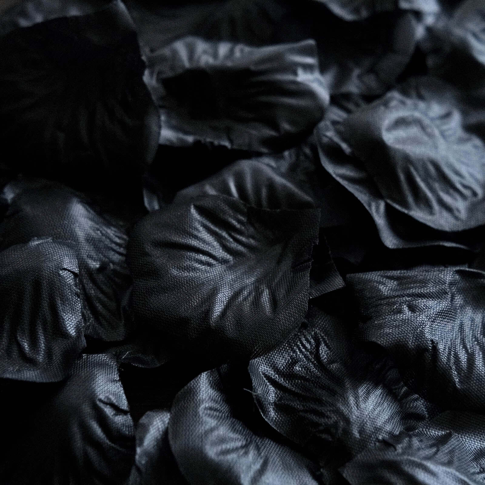 500-Pack Black Silk Rose Petal Confetti - Ideal for Table and Floor Decor