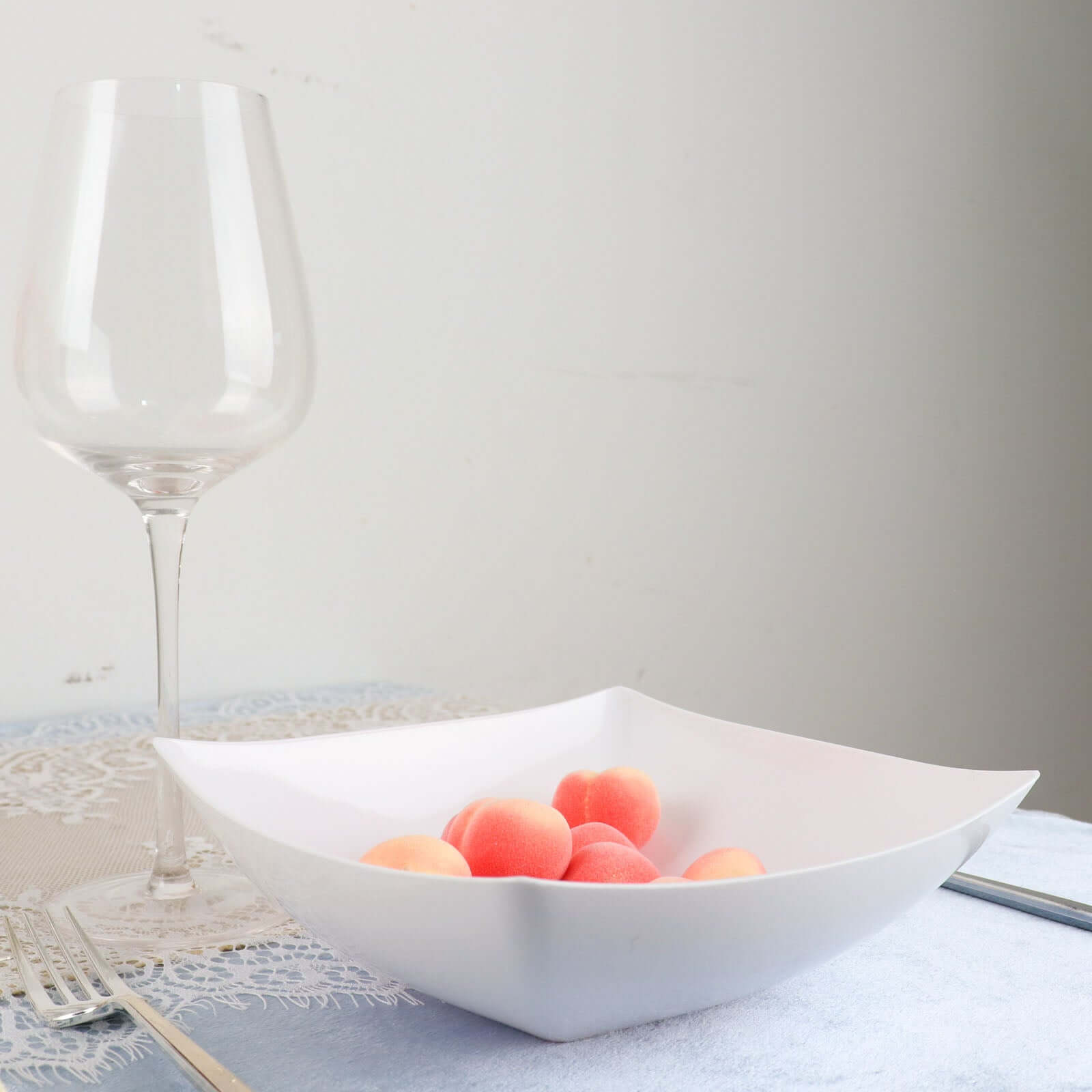 4-Pack White Square Lightweight Medium Disposable 32oz Plastic Serving Bowls for Events