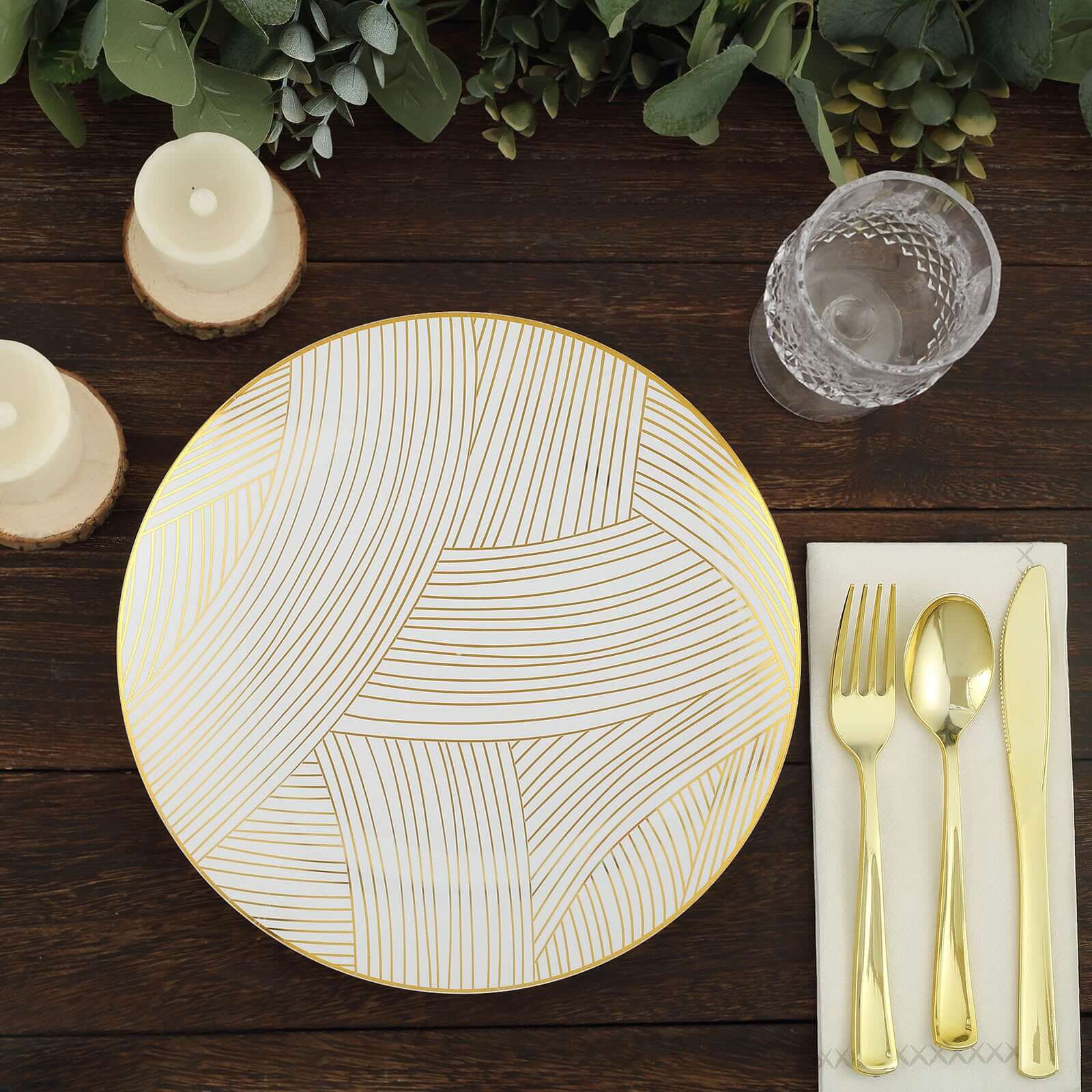 10-Piece Set of Disposable White Plastic Dinner Plates with Gold Wave Patterns