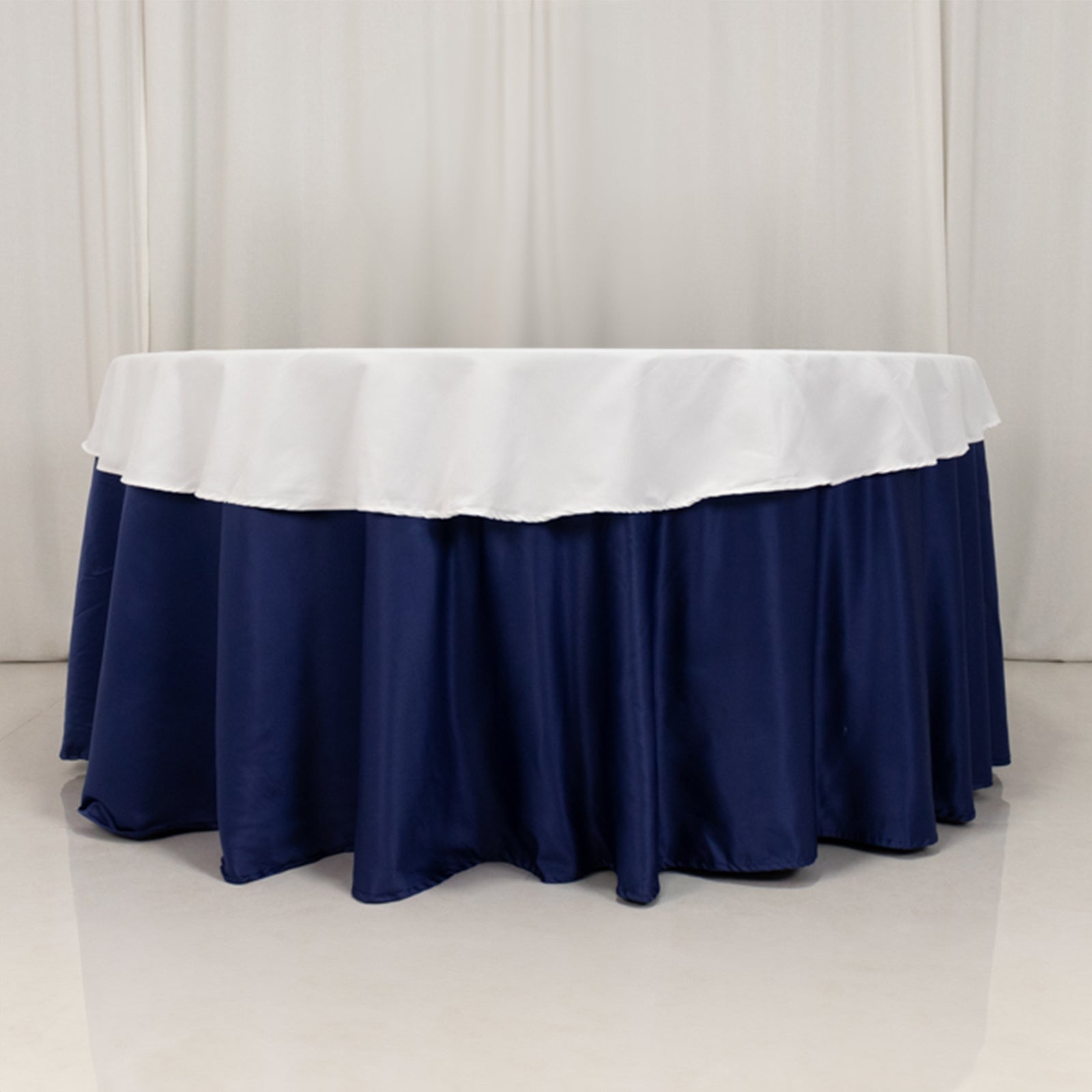 Wrinkle-Resistant White 70-Inch Cotton Blend Round Tablecloth for Daily Use - Ideal for Various Occasions