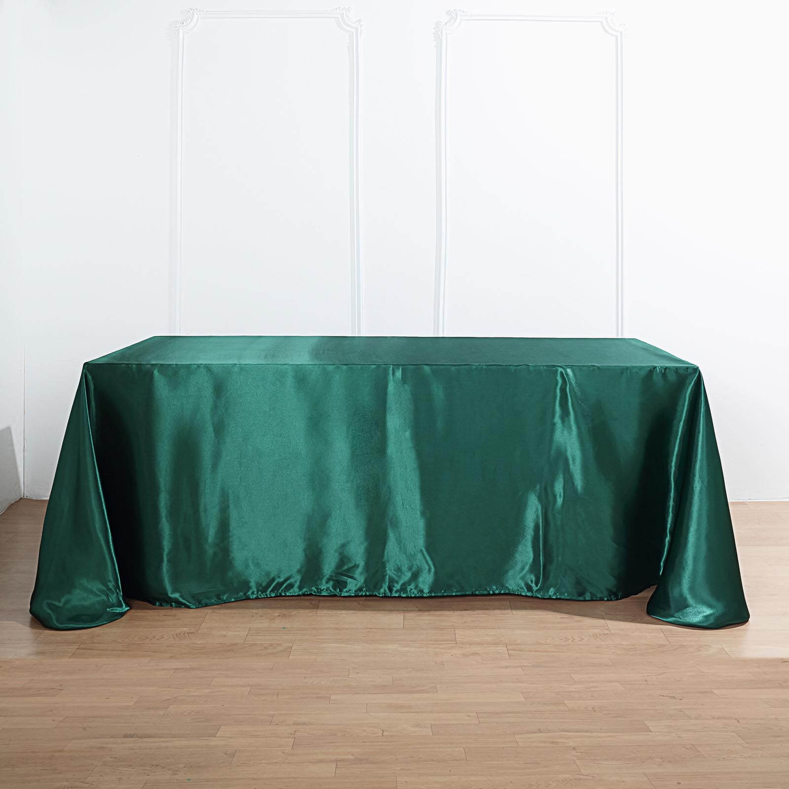 Hot Sale! Seamless Satin Rectangular Tablecloth in Hunter Emerald Green, 90x156 Inches
