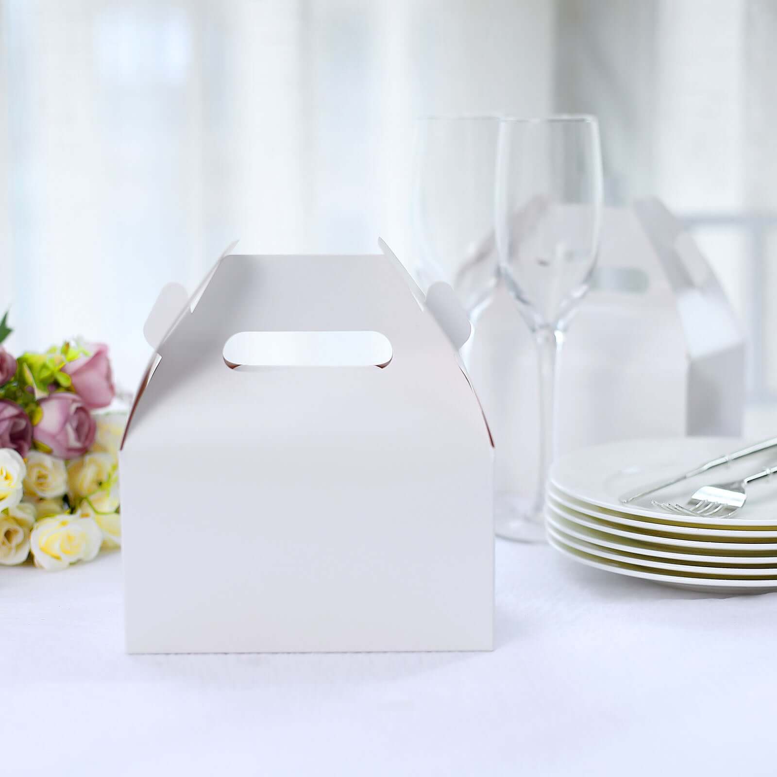 25-Pack Classic White Gable Tote Boxes for Party Favors and Candy Gifts