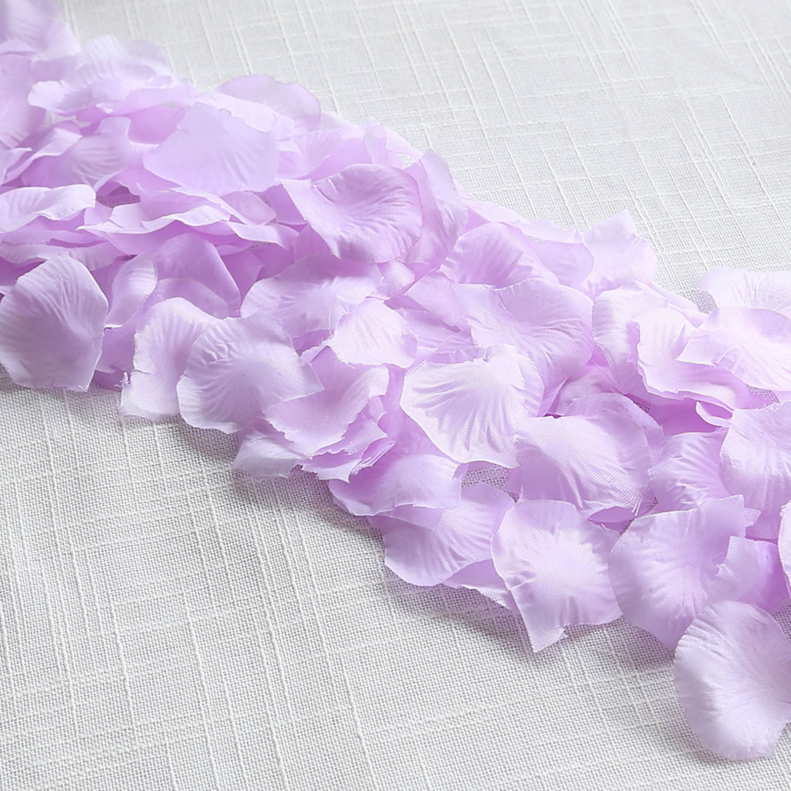 500-Piece Lavender Lilac Silk Rose Petal Confetti for Table and Floor Decor