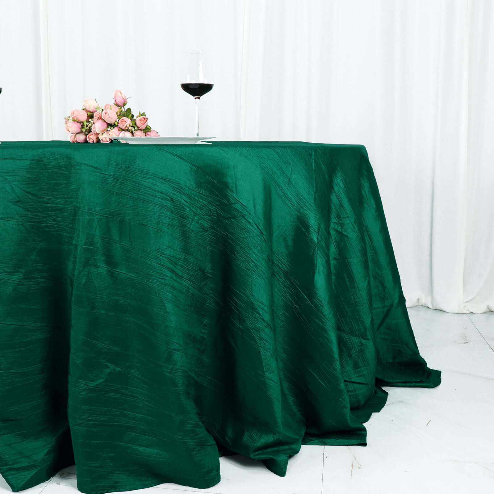 Hunter Emerald Green Seamless Accordion Crinkle Taffeta Round Tablecloth - 132 Inches