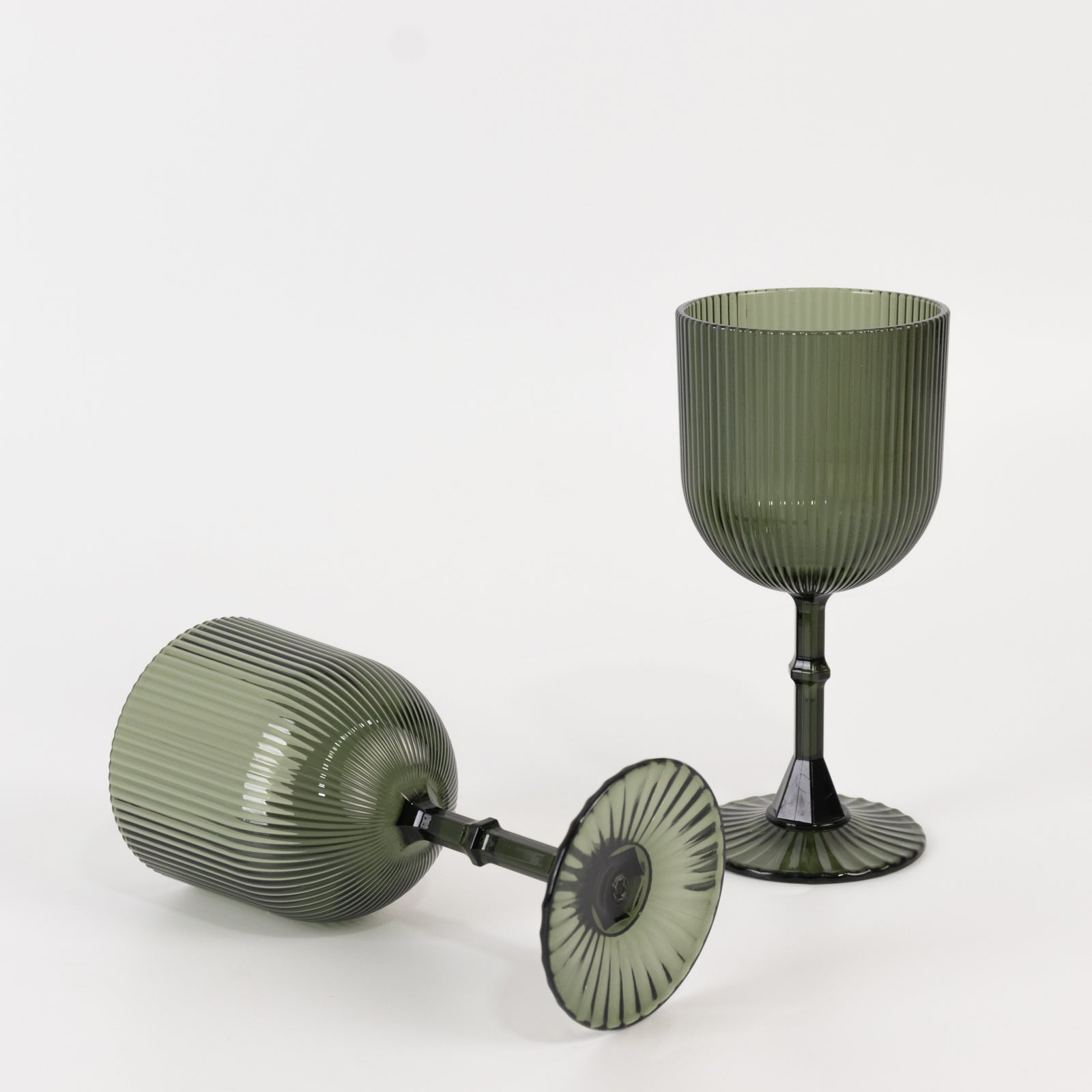 12-Pack 9oz Reusable Shatterproof Vintage Ribbed Hunter Emerald Green Plastic Goblets - Ideal for Parties