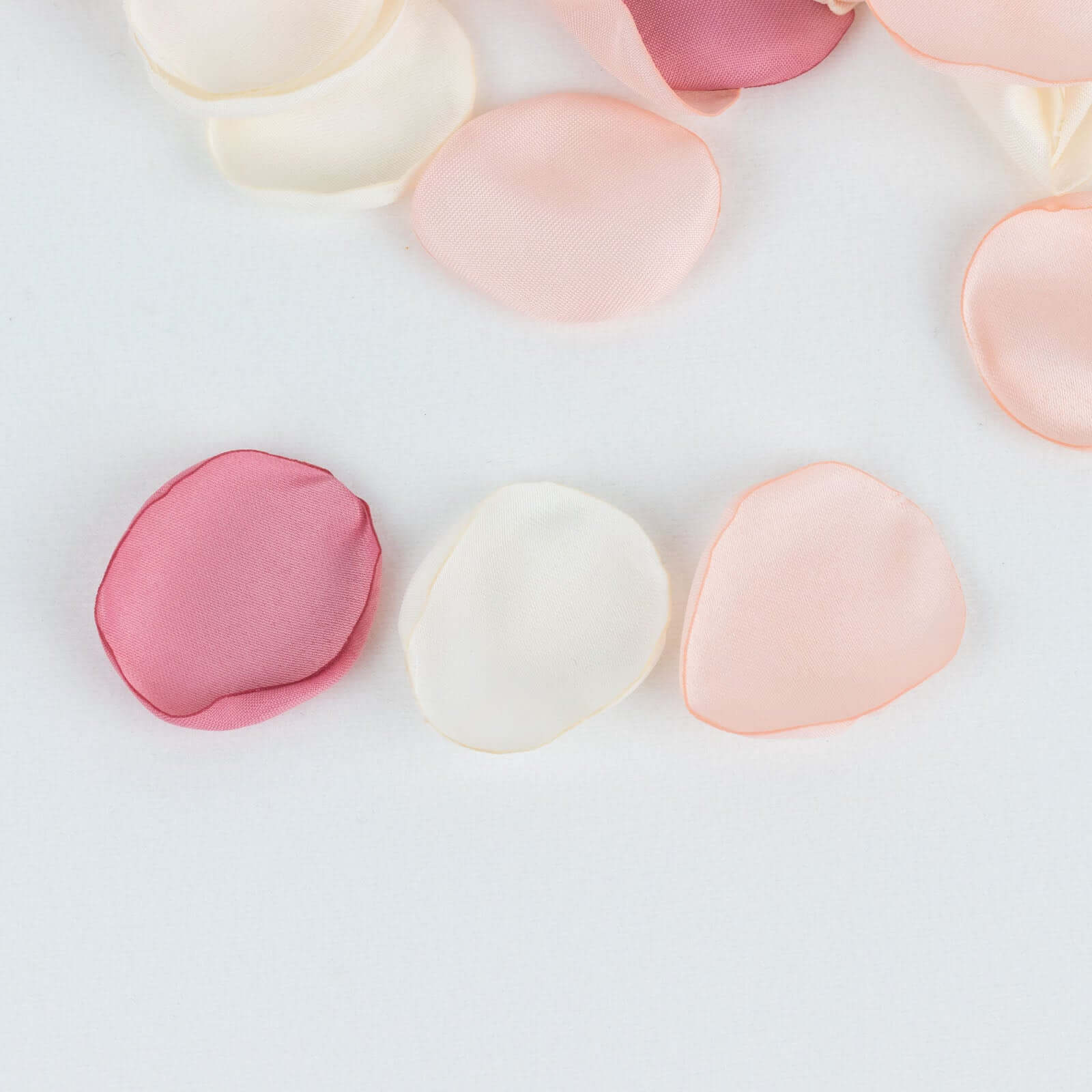 400-Piece Blush Mix Matte Silk Round Rose Petal Confetti for Event Decor