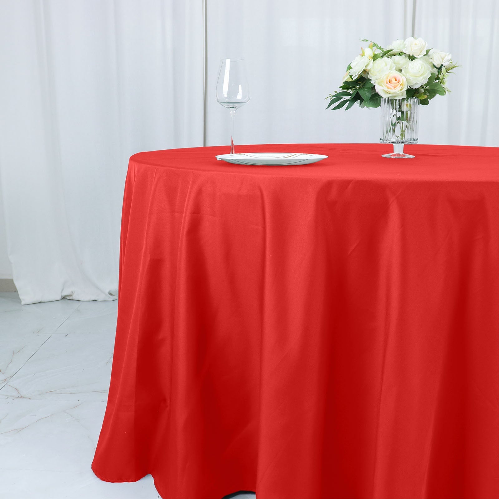 Red Seamless Wrinkle-Resistant 132" Cotton Blend Round Tablecloth