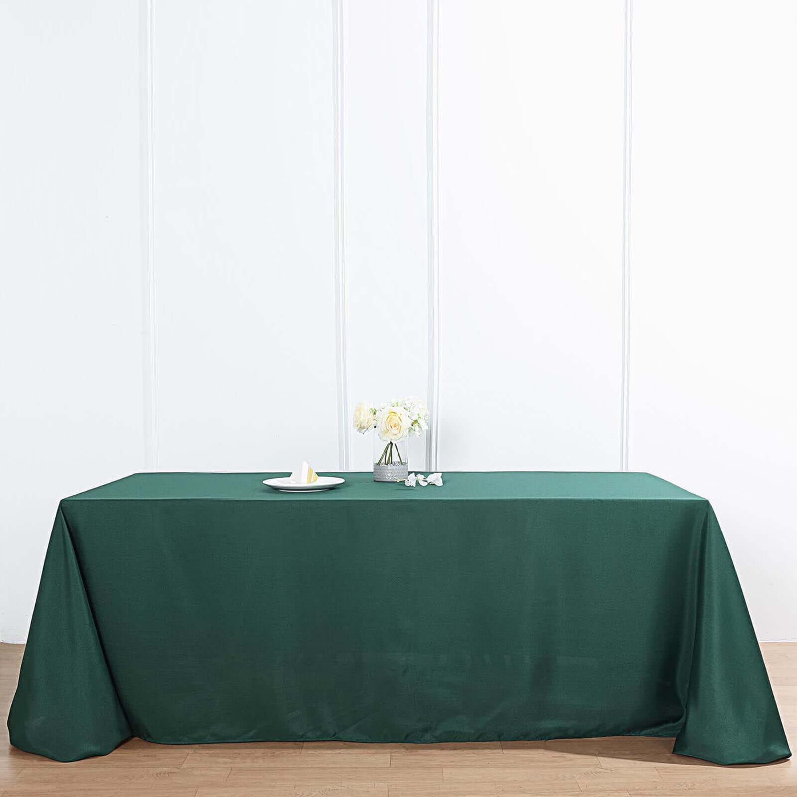 Exclusive Seamless Wrinkle-Resistant 90x132 Polyester Tablecloth in Hunter Emerald Green